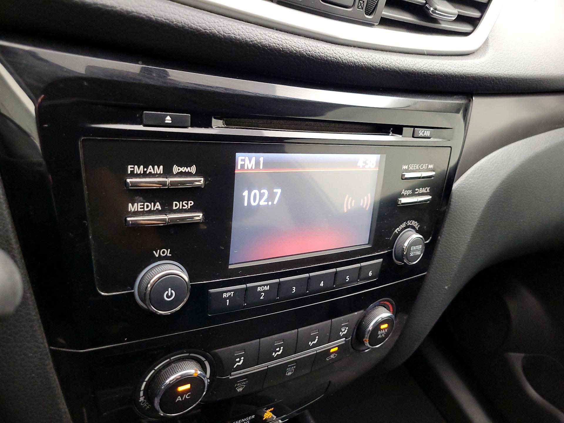 Thumbnail: 2016 Nissan Rogue - 15