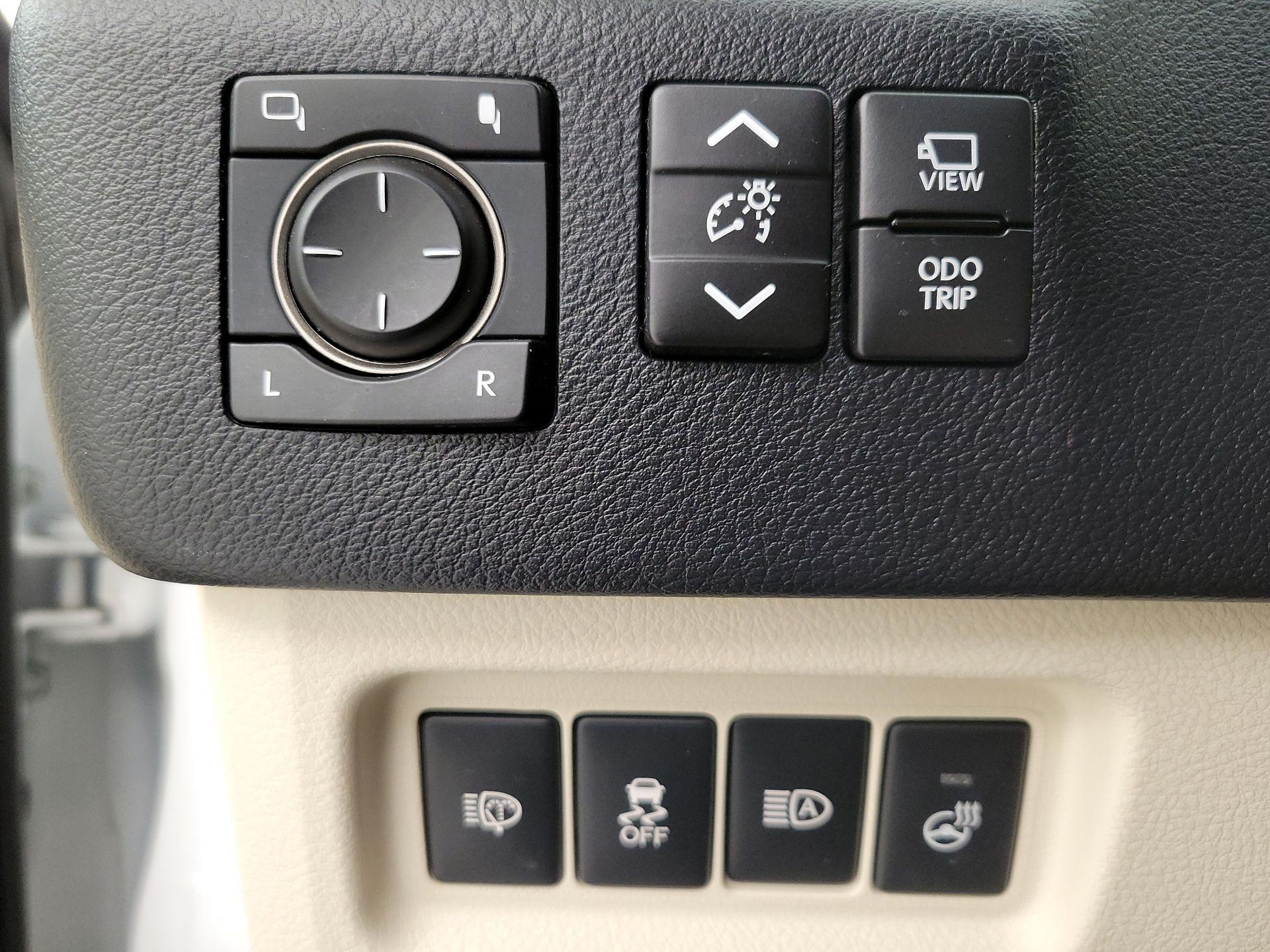 Thumbnail: 2021 Lexus GX - 13