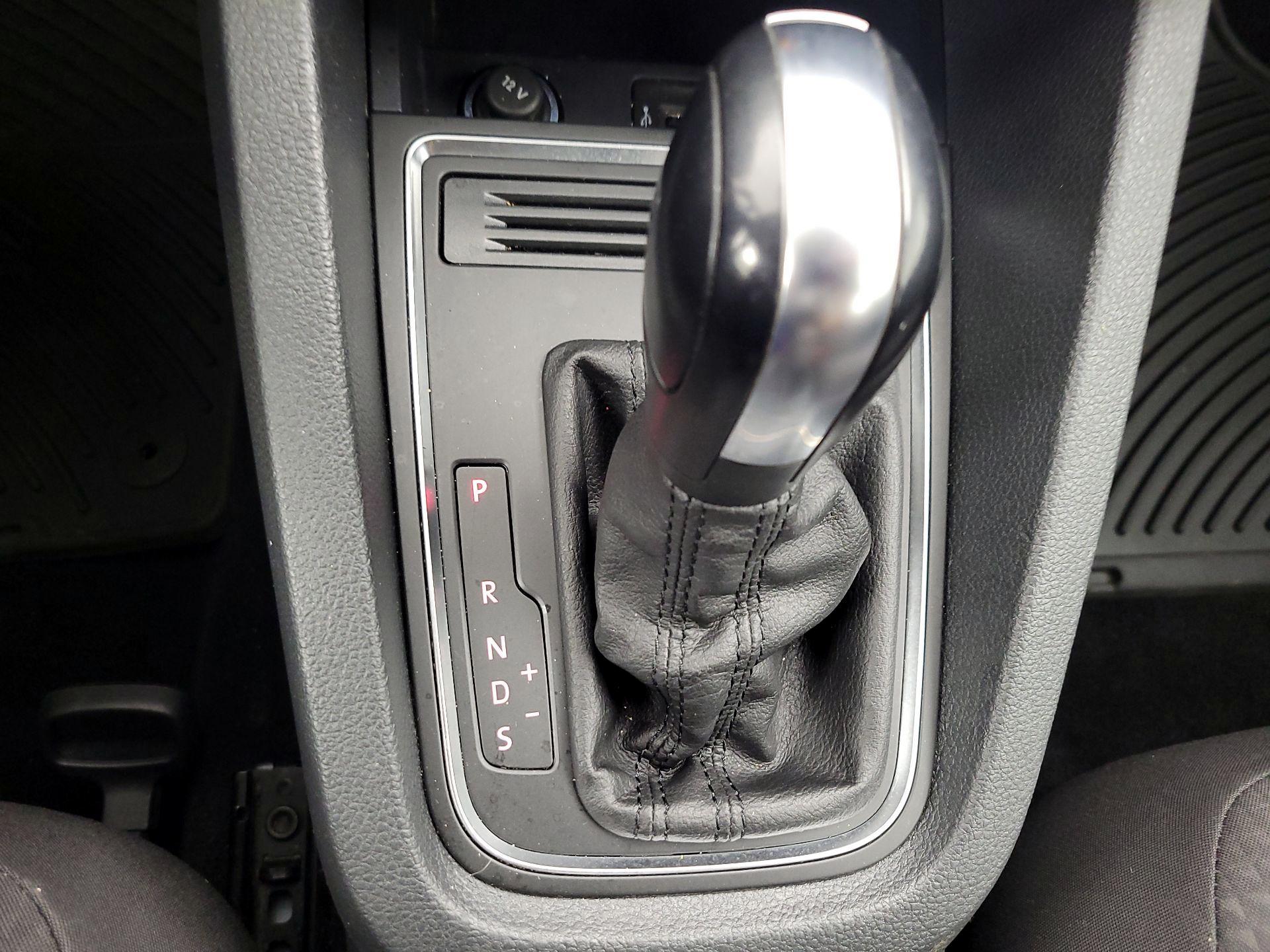 Thumbnail: 2016 Volkswagen Jetta - 17