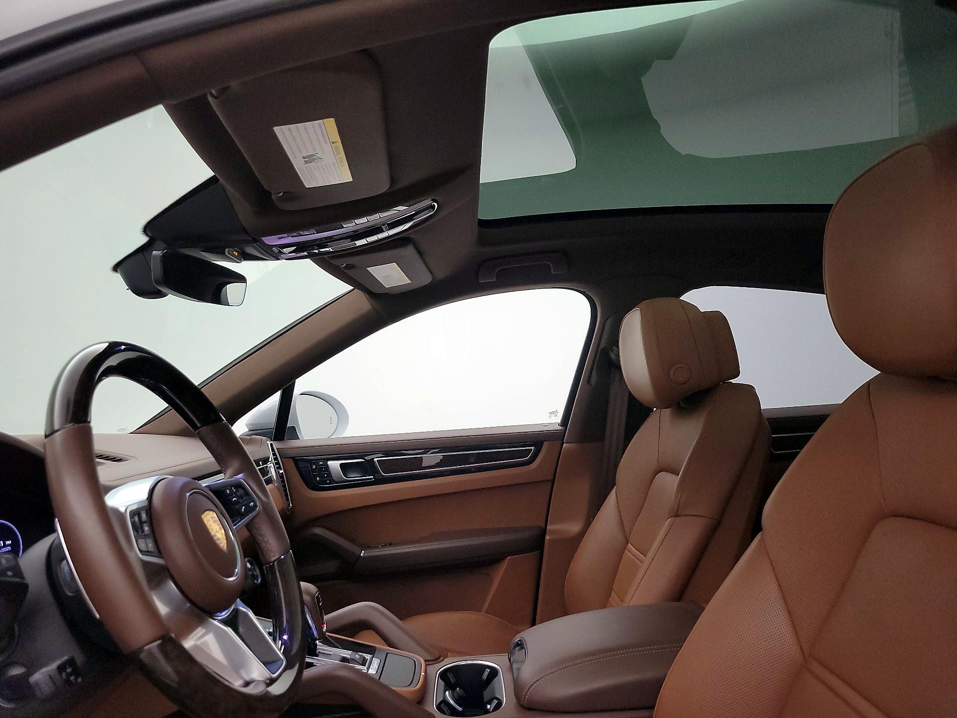 Thumbnail: 2020 Porsche Cayenne - 20