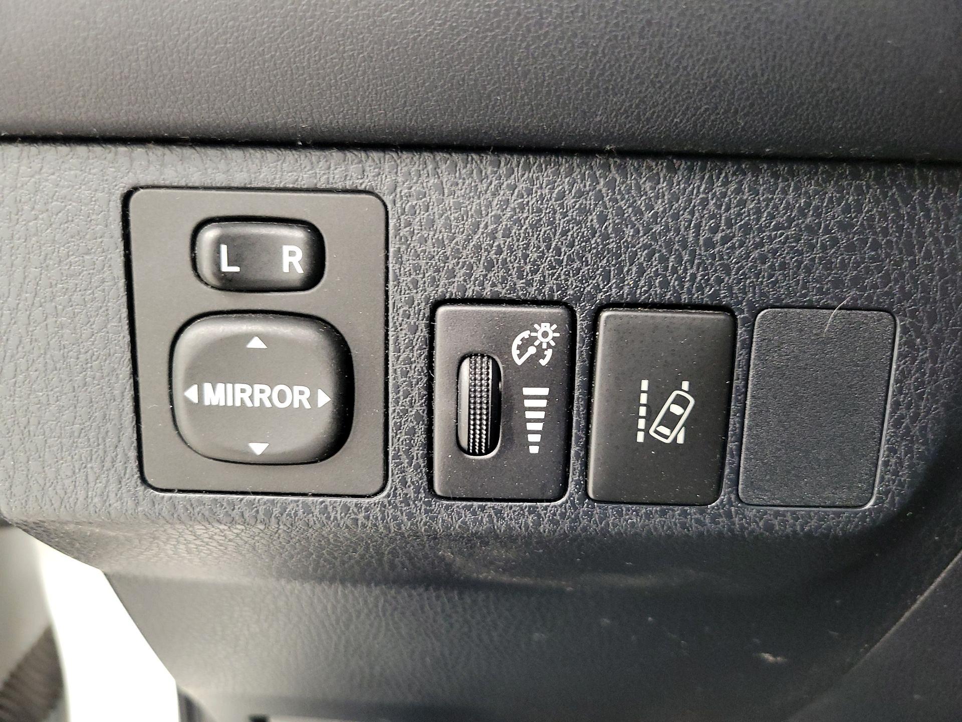 Thumbnail: 2018 Toyota RAV4 - 13