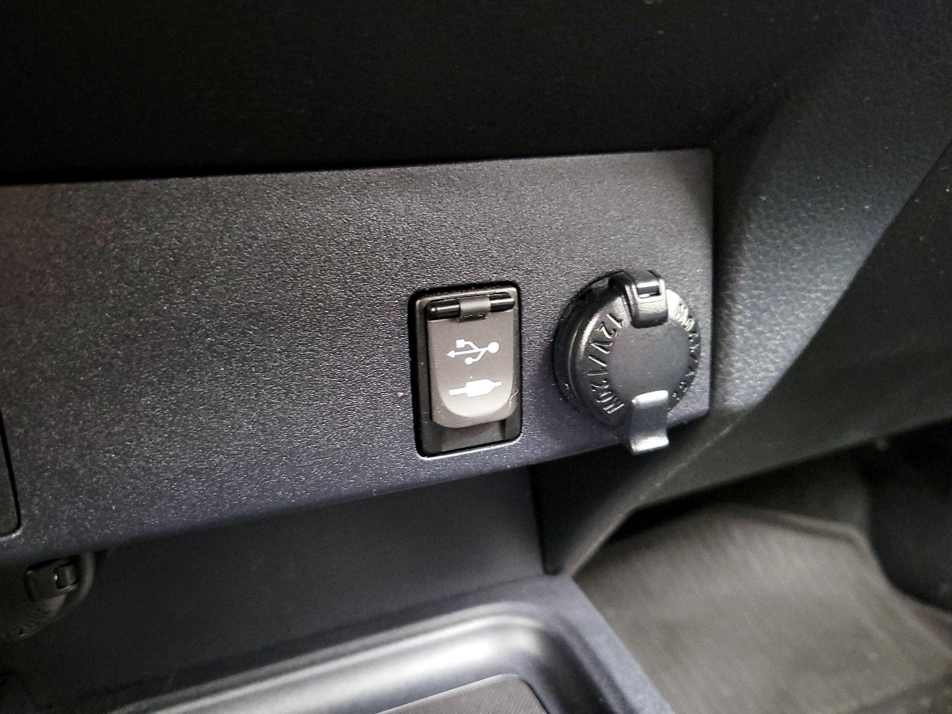 Thumbnail: 2018 Toyota RAV4 - 18