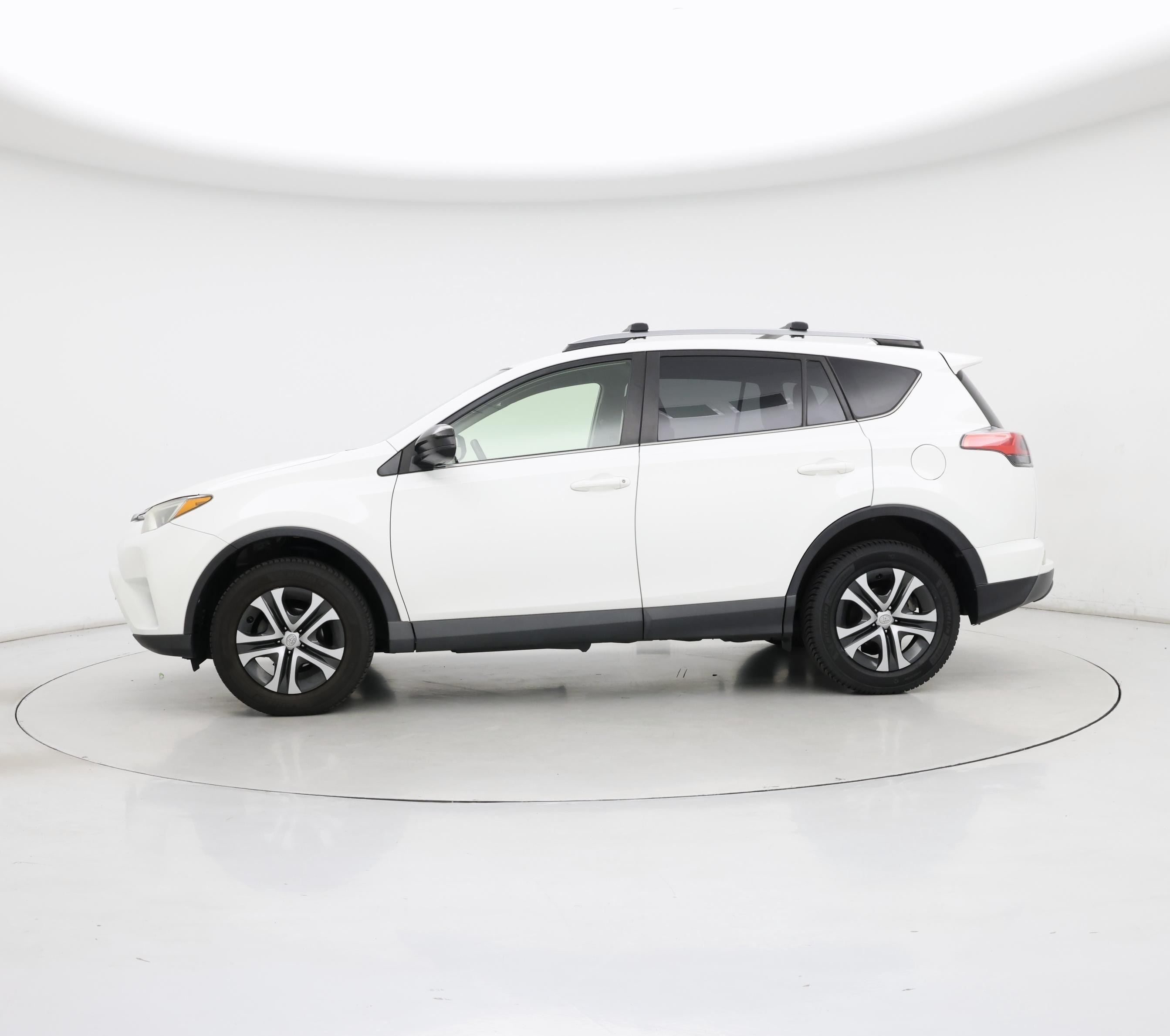 Thumbnail: 2018 Toyota RAV4 - 3