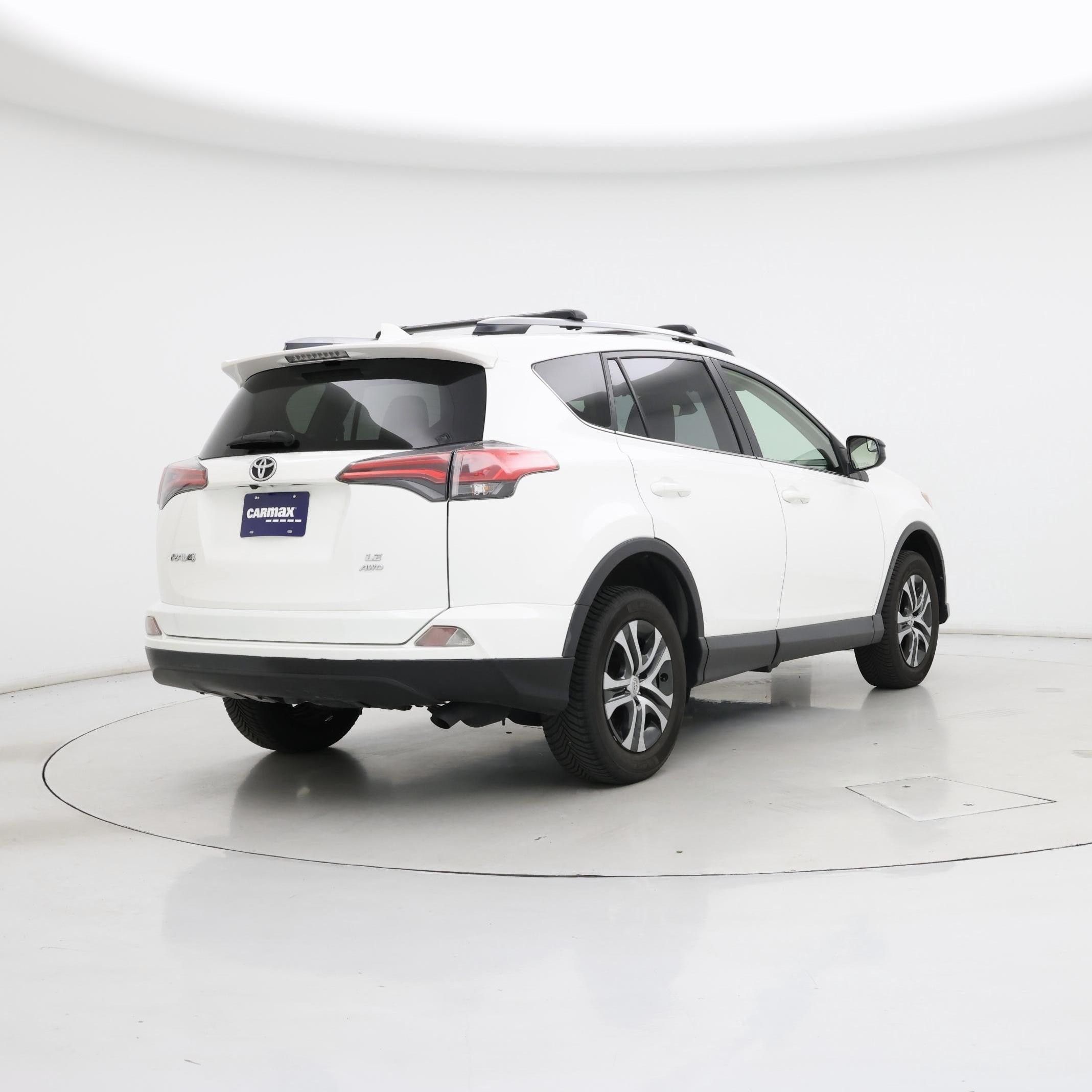 Thumbnail: 2018 Toyota RAV4 - 8