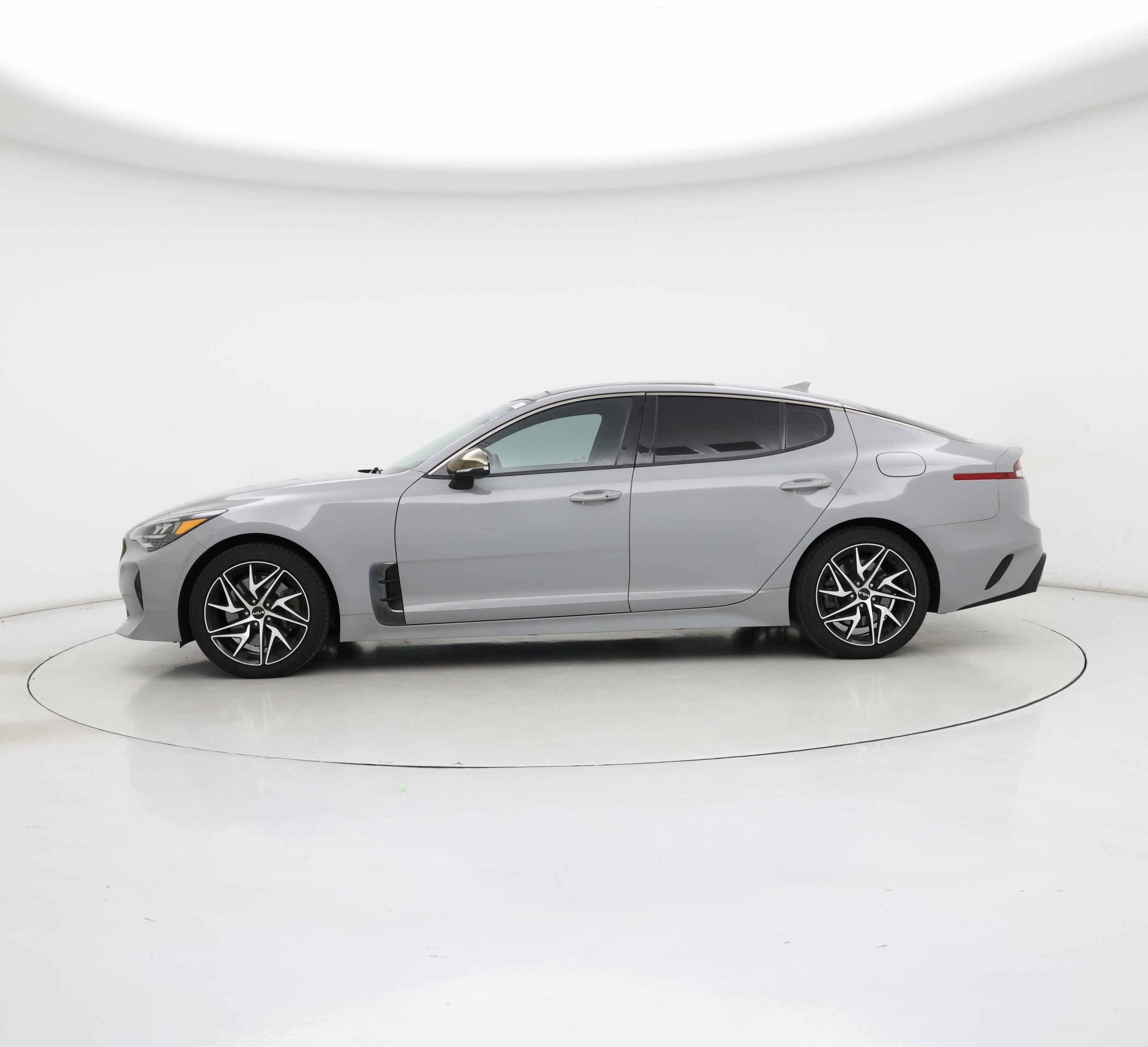 Thumbnail: 2022 Kia Stinger - 3