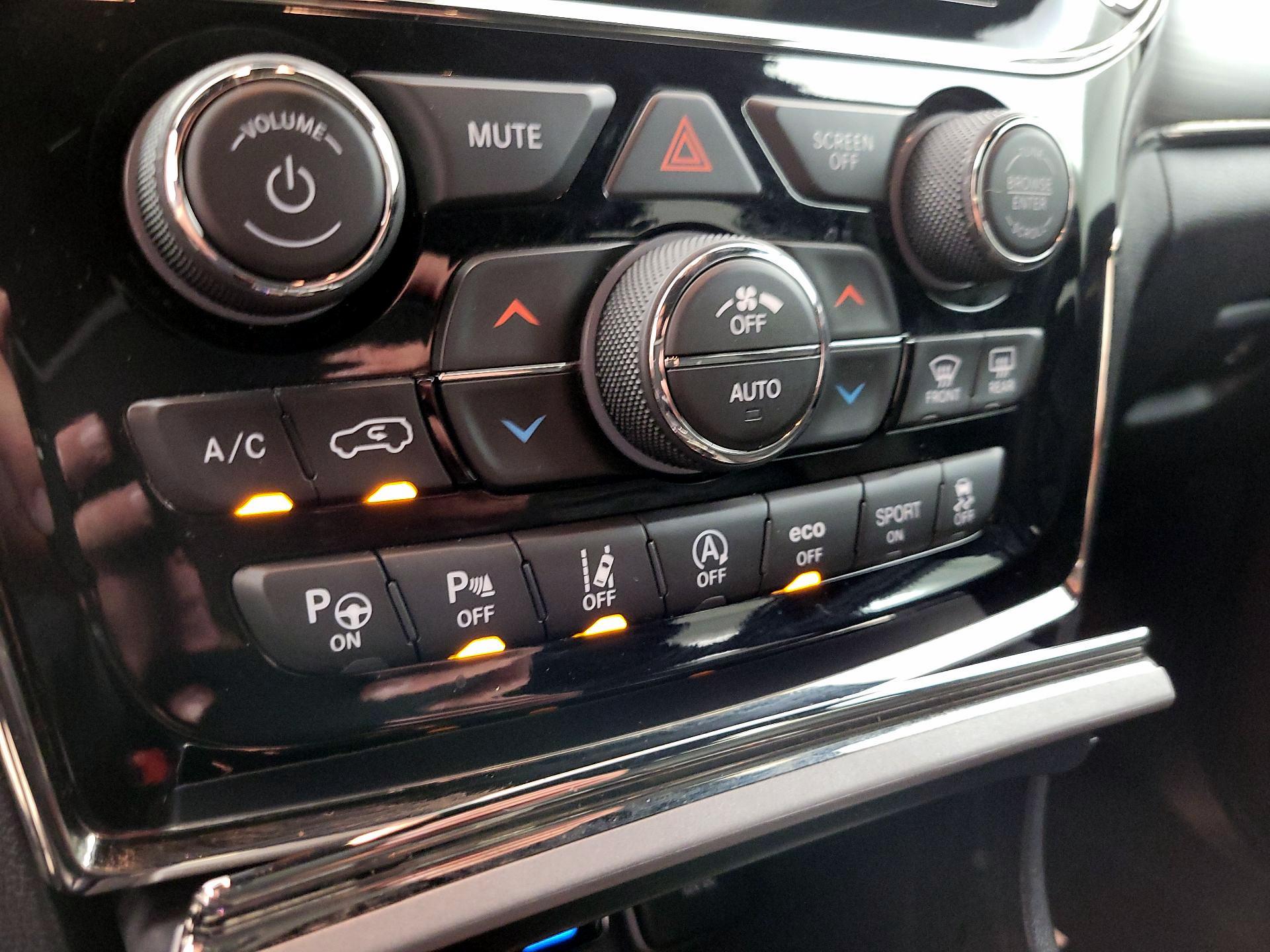 Thumbnail: 2019 Jeep Grand Cherokee - 16