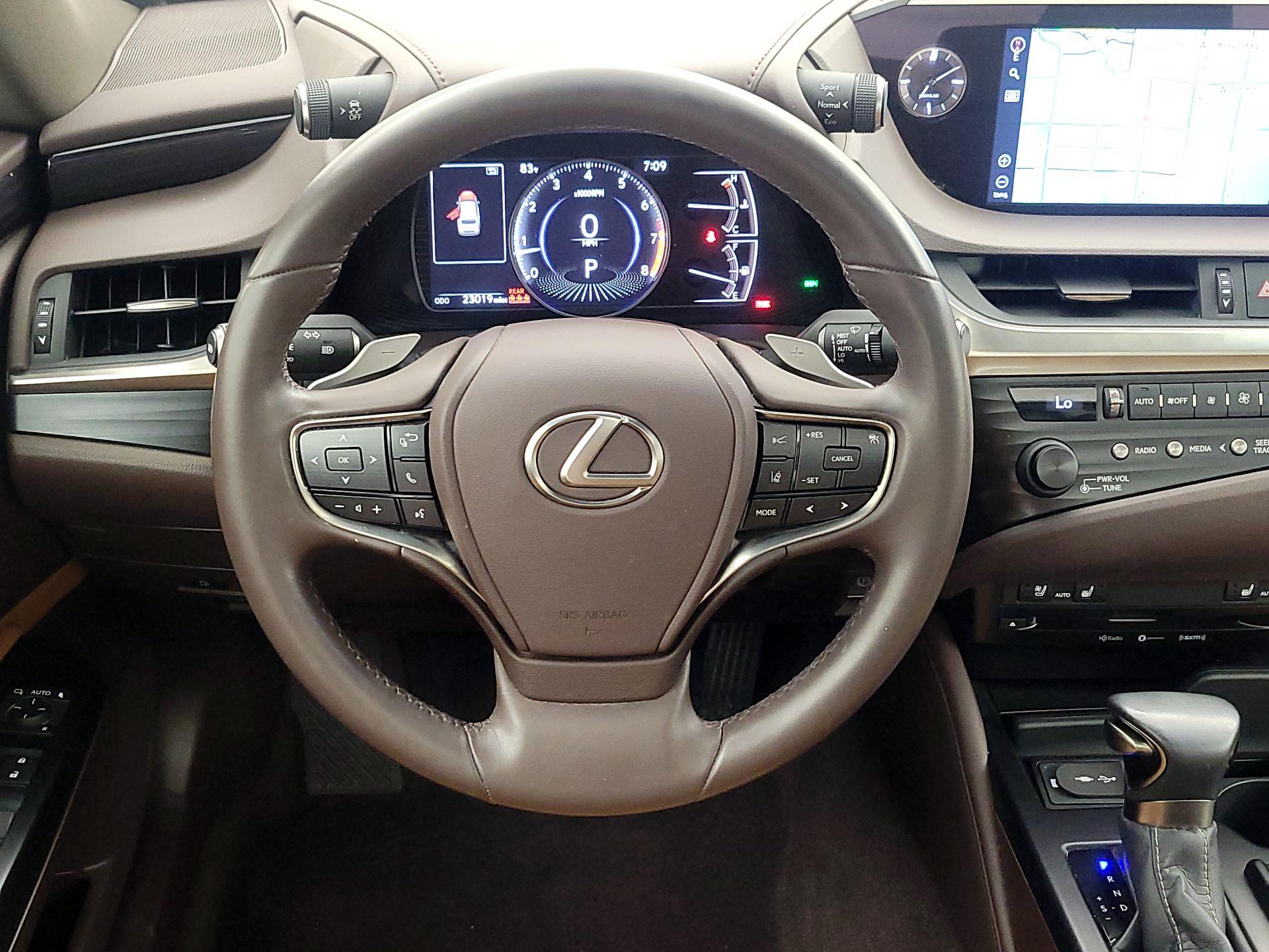 Thumbnail: 2020 Lexus ES - 10