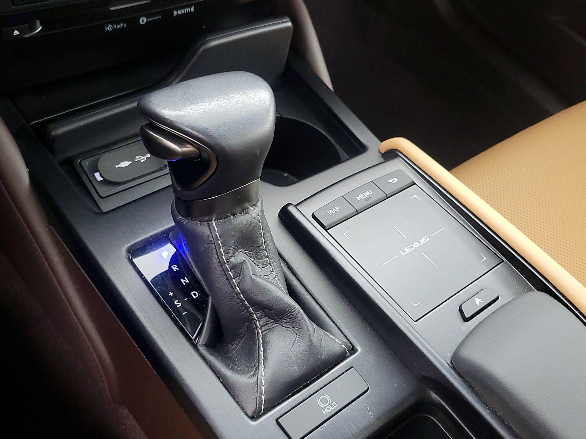 Thumbnail: 2020 Lexus ES - 17