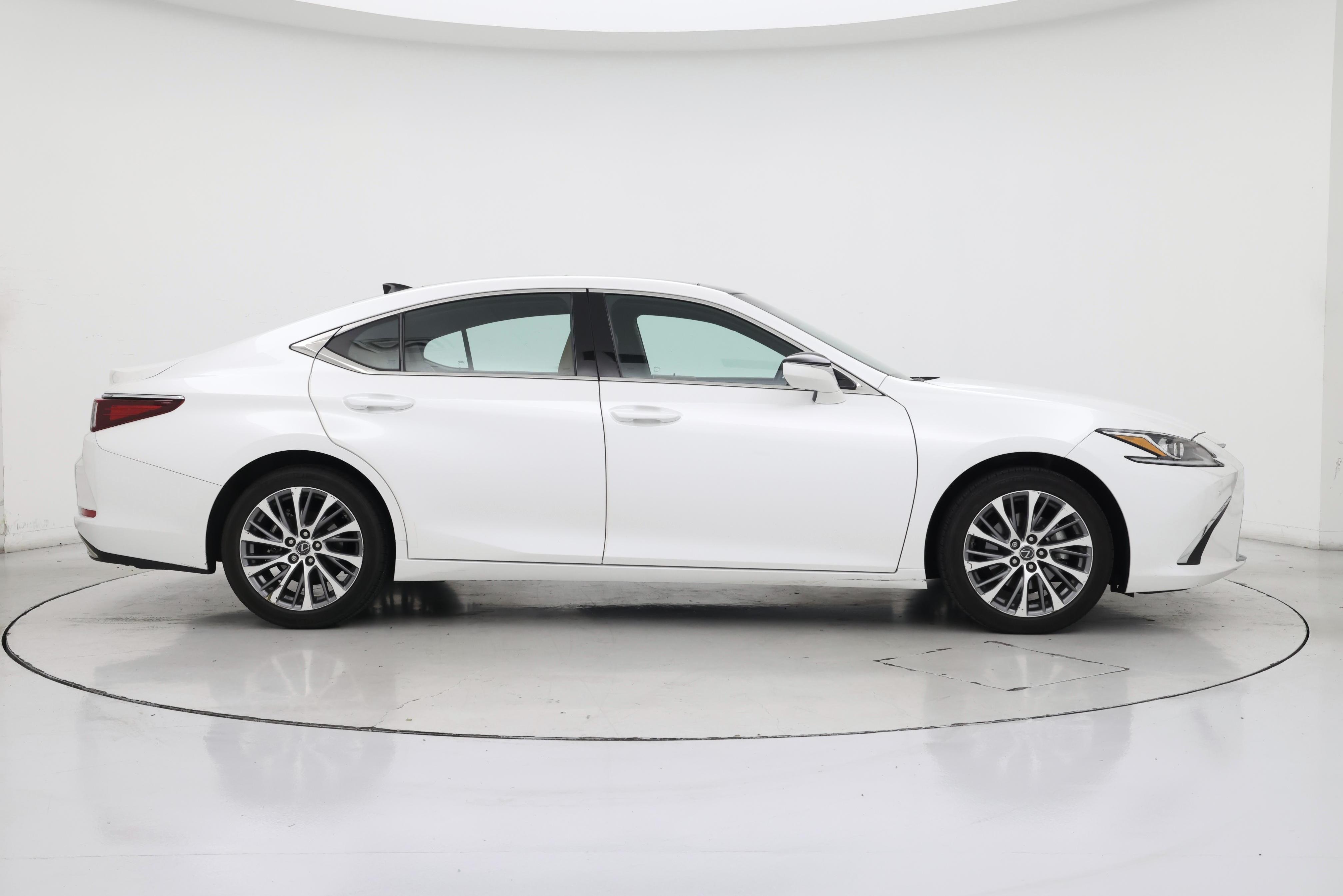 Thumbnail: 2020 Lexus ES - 7