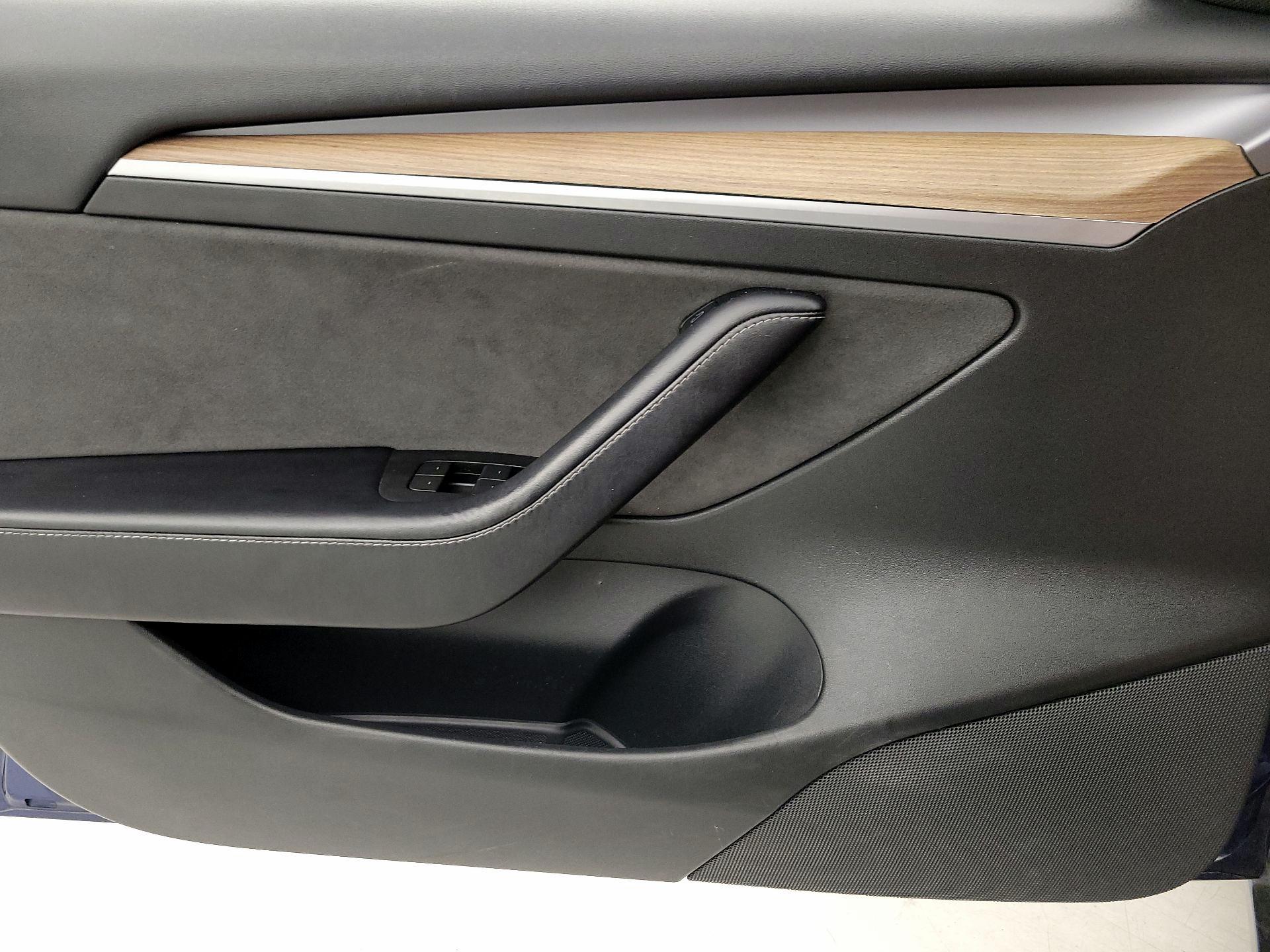 Thumbnail: 2022 Tesla Model 3 - 12