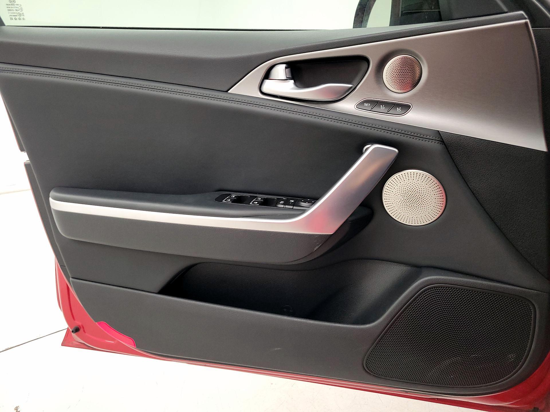 Thumbnail: 2018 Kia Stinger - 12