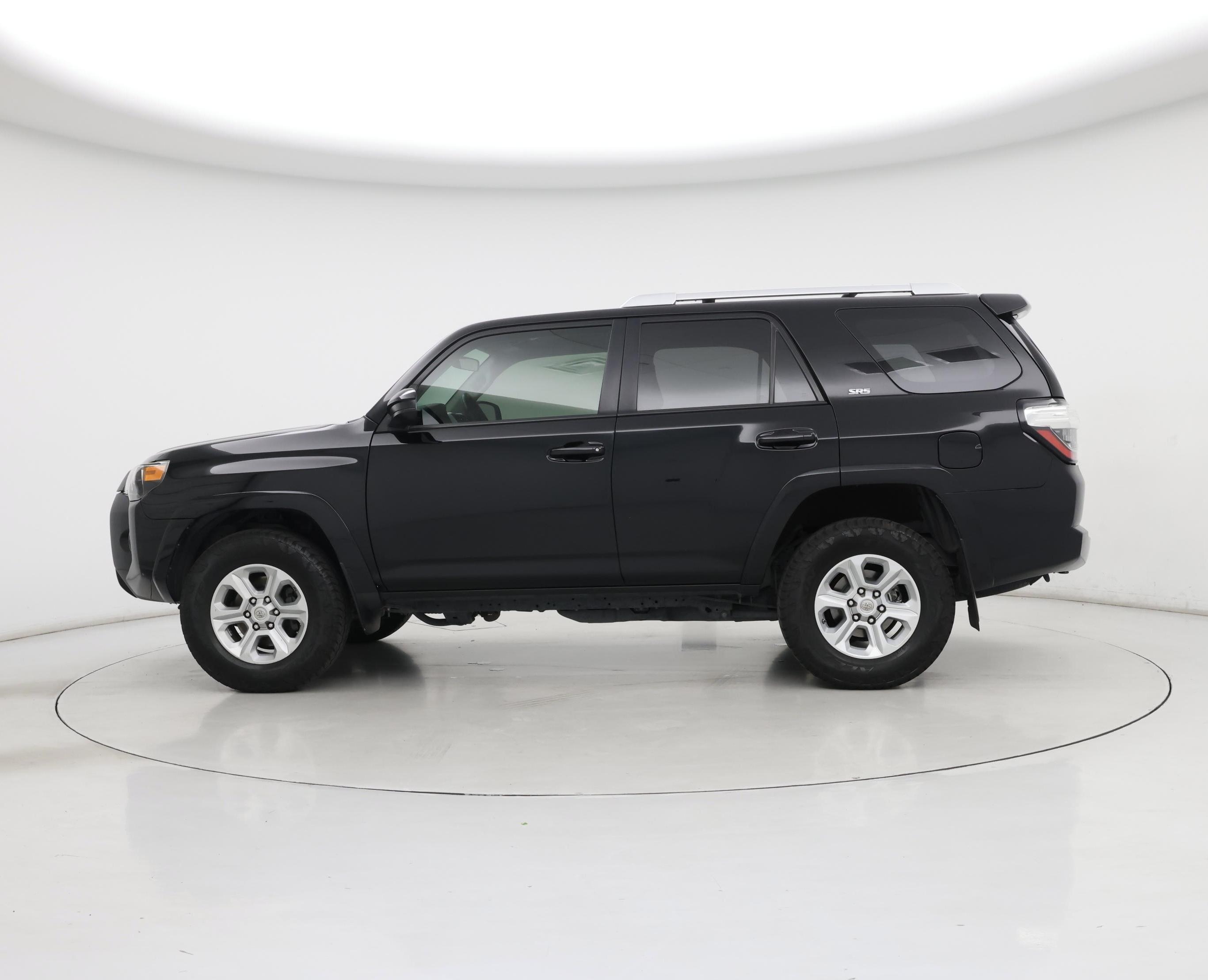 Thumbnail: 2017 Toyota 4Runner - 3