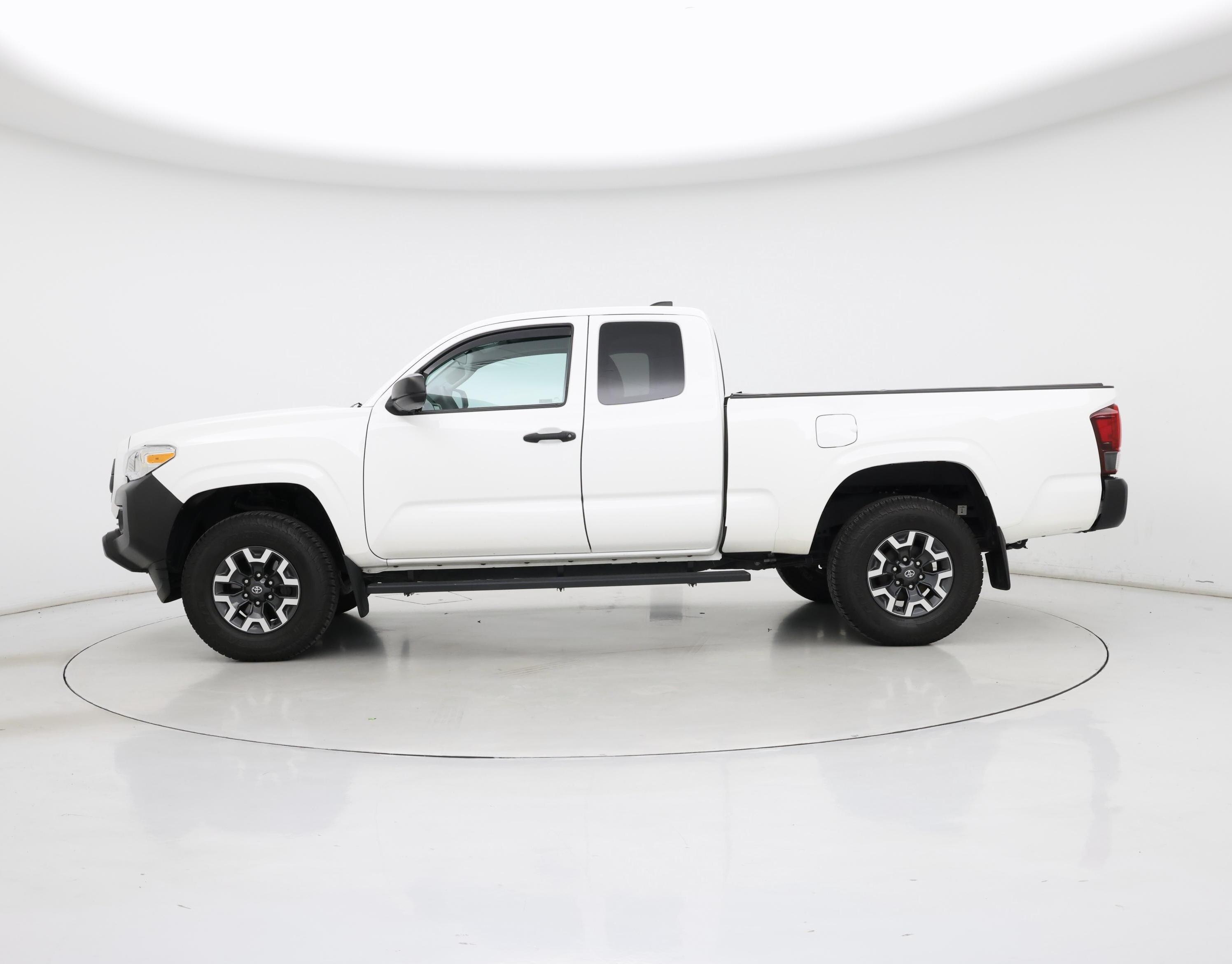 Thumbnail: 2022 Toyota Tacoma - 3