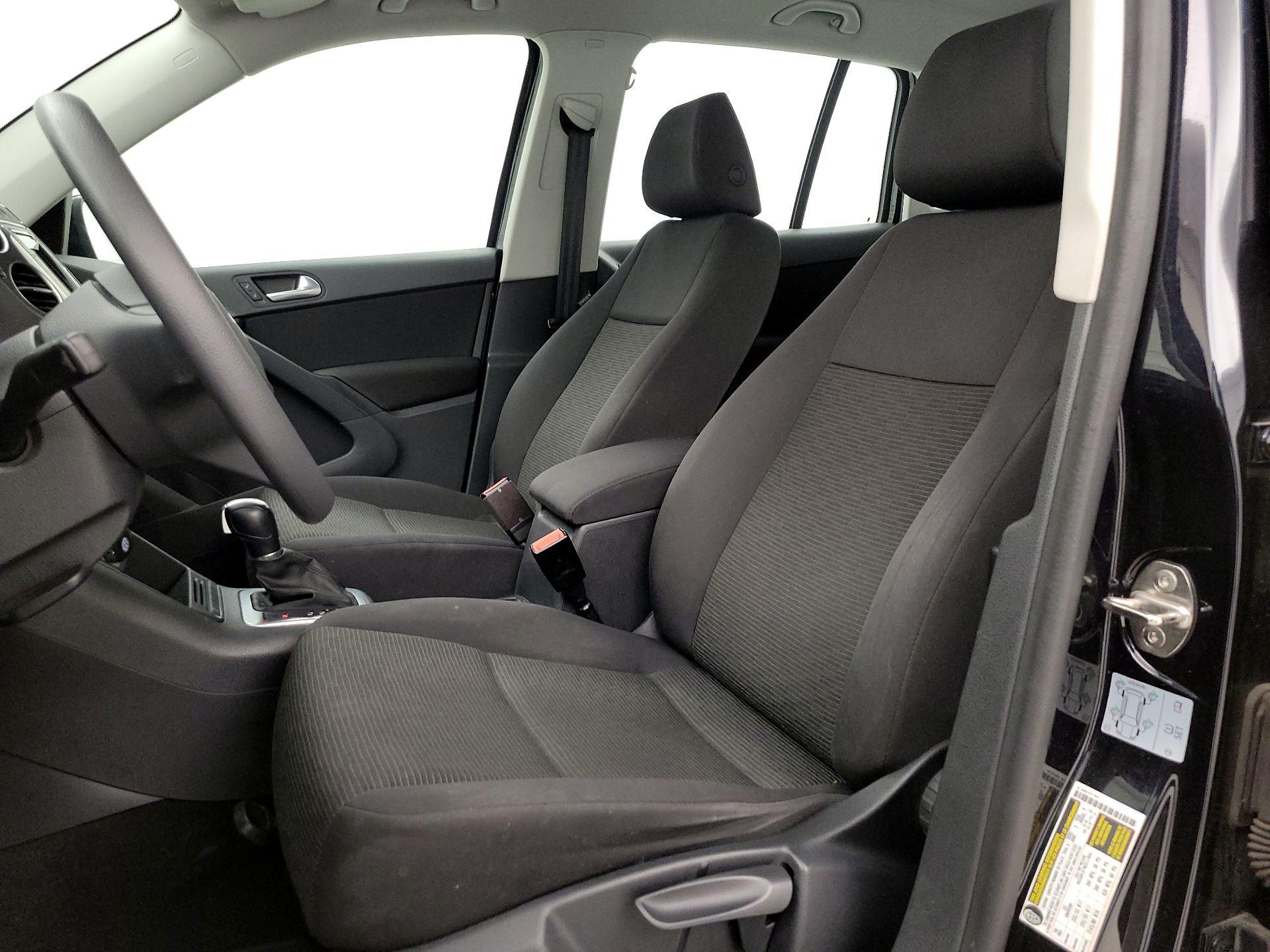 Thumbnail: 2017 Volkswagen Tiguan - 11