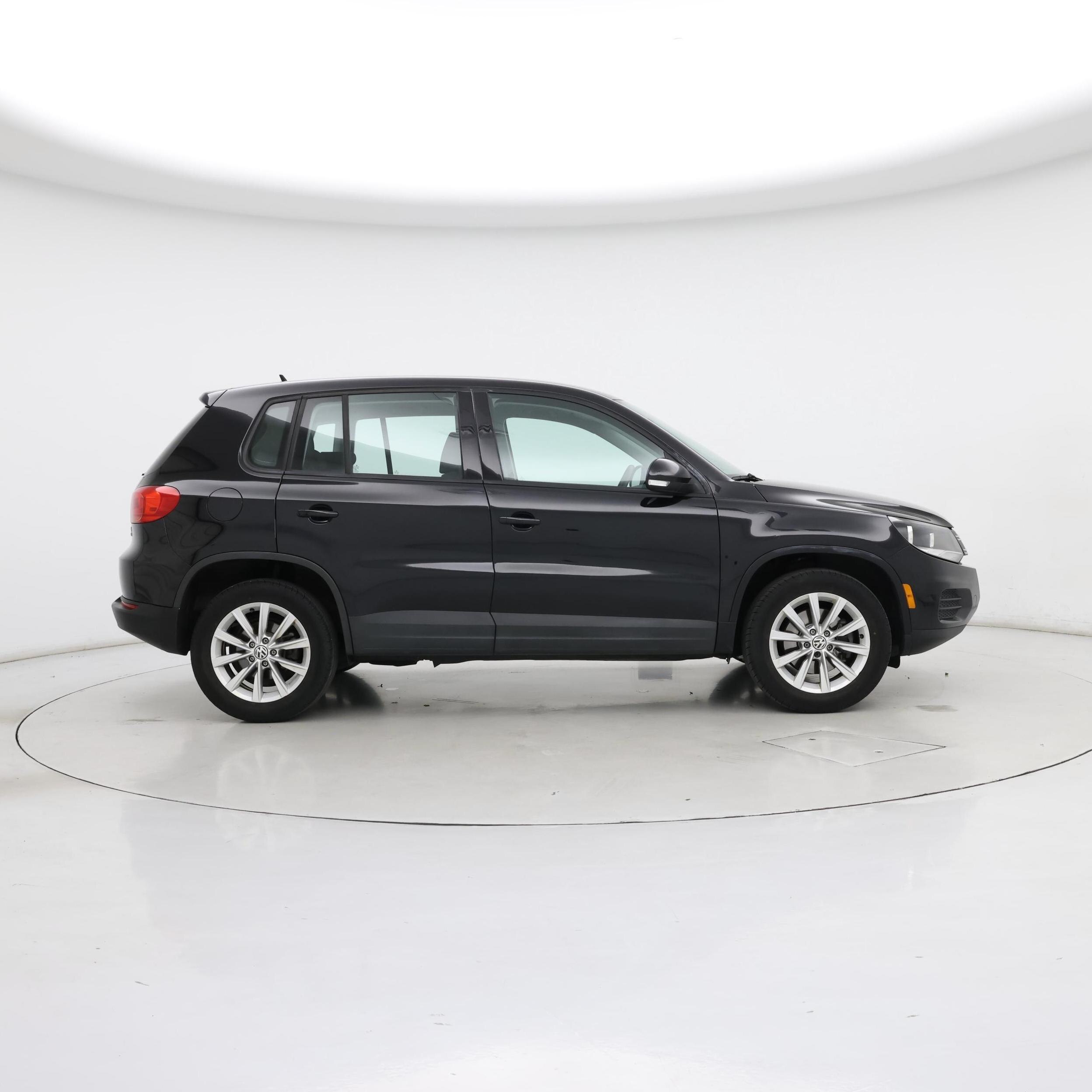 Thumbnail: 2017 Volkswagen Tiguan - 7