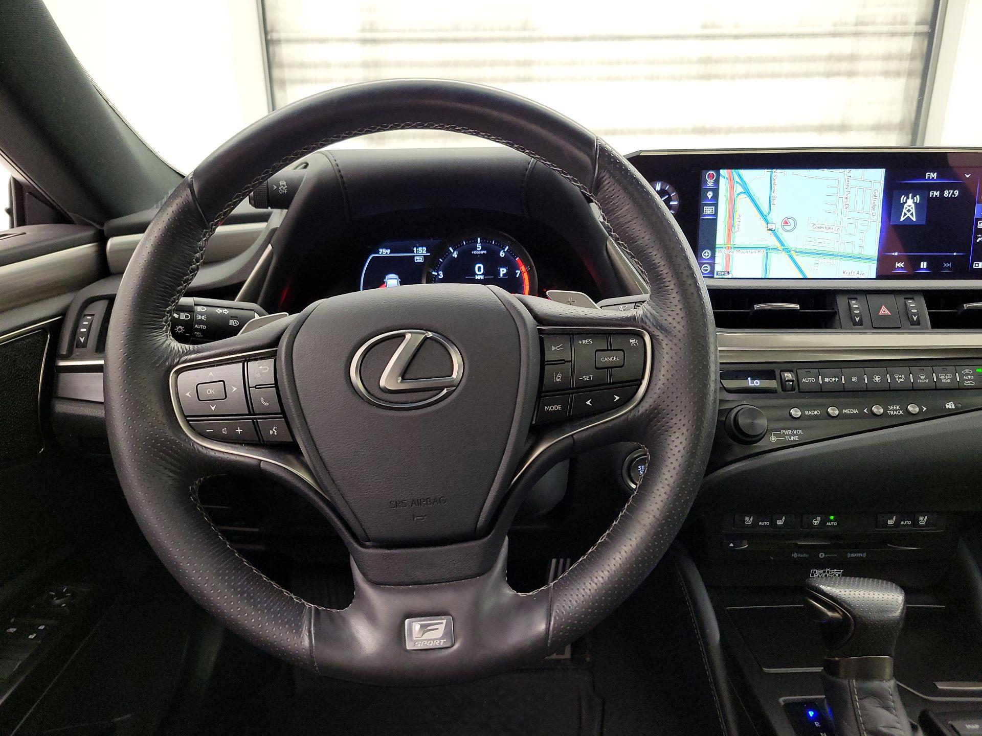 Thumbnail: 2019 Lexus ES - 10