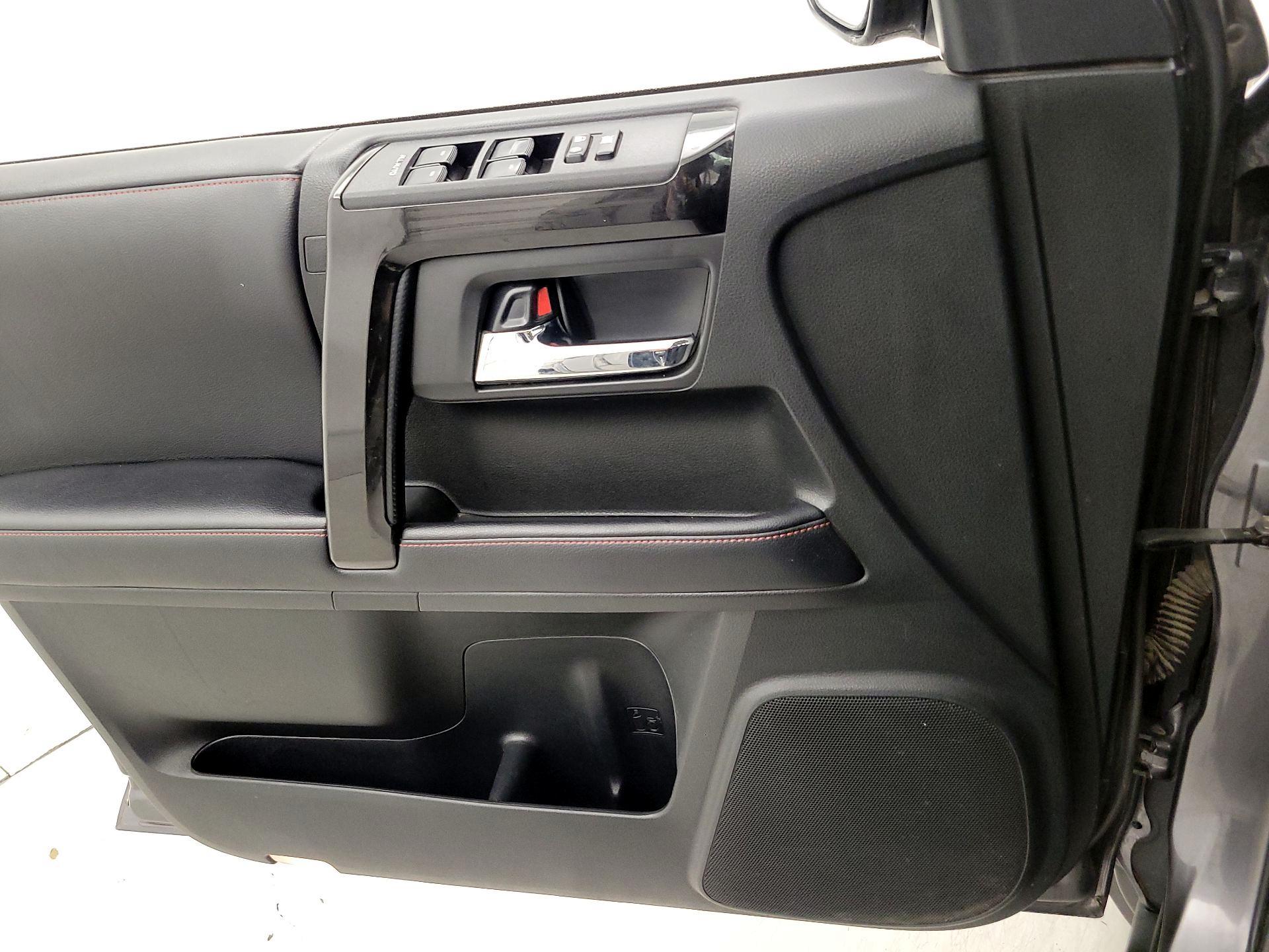Thumbnail: 2019 Toyota 4Runner - 12