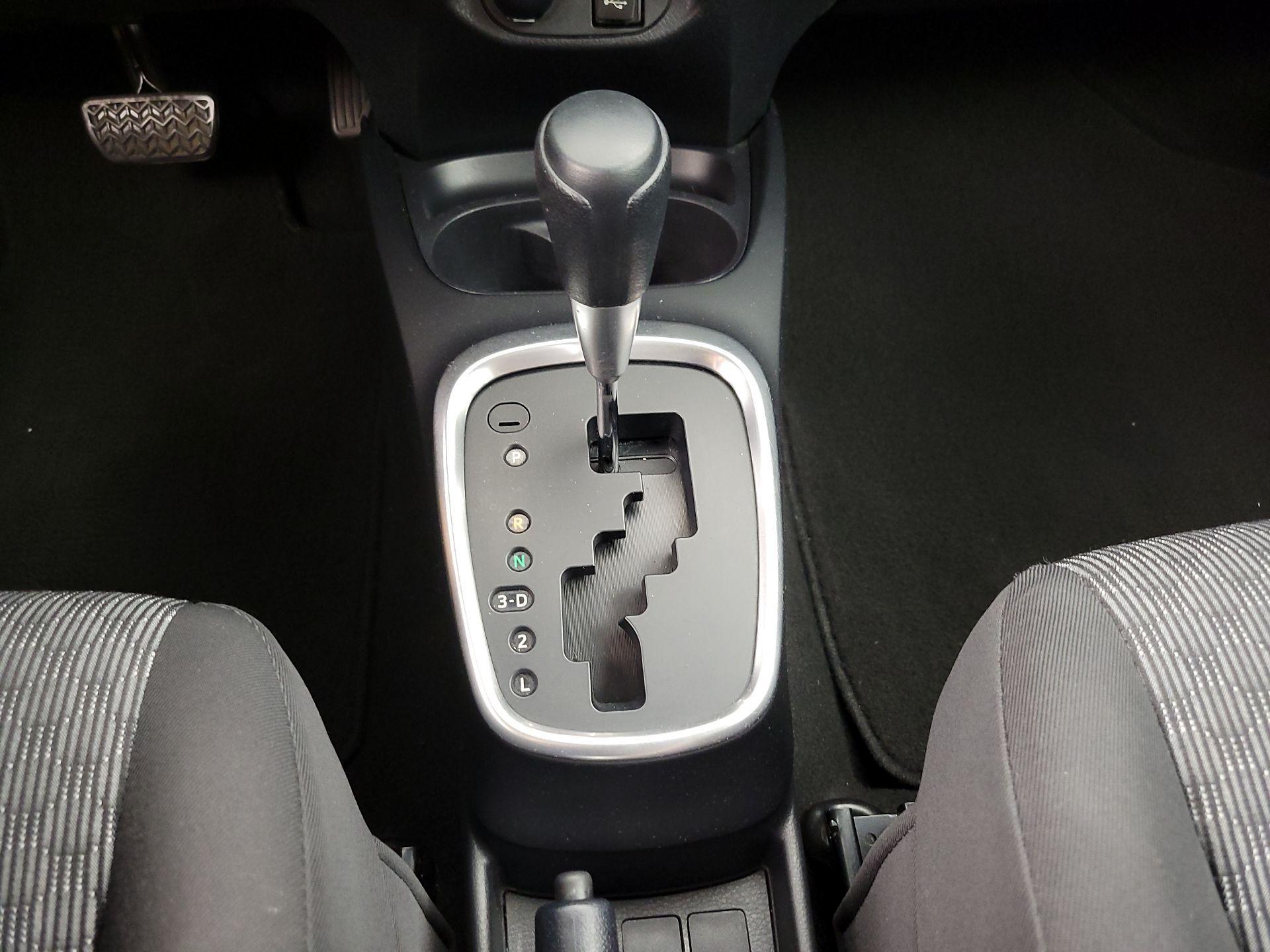 Thumbnail: 2015 Toyota Yaris - 16