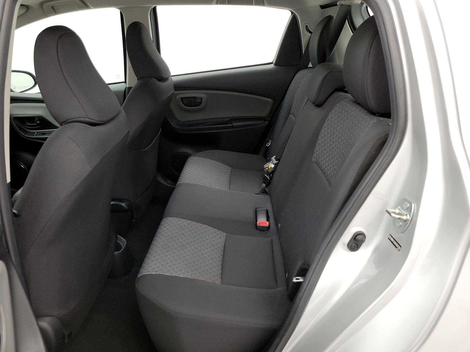 Thumbnail: 2015 Toyota Yaris - 18