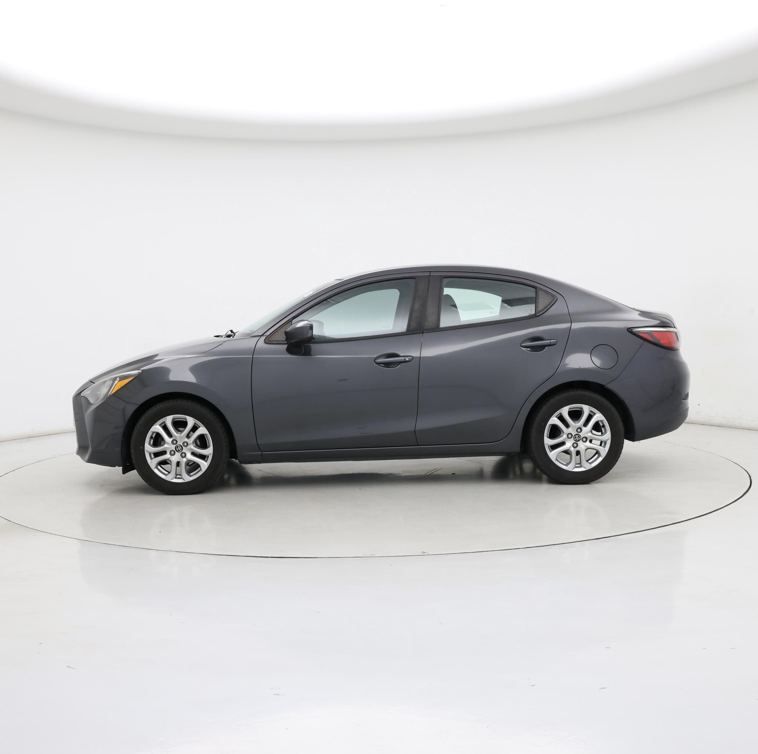 Thumbnail: 2017 Toyota Yaris iA - 3