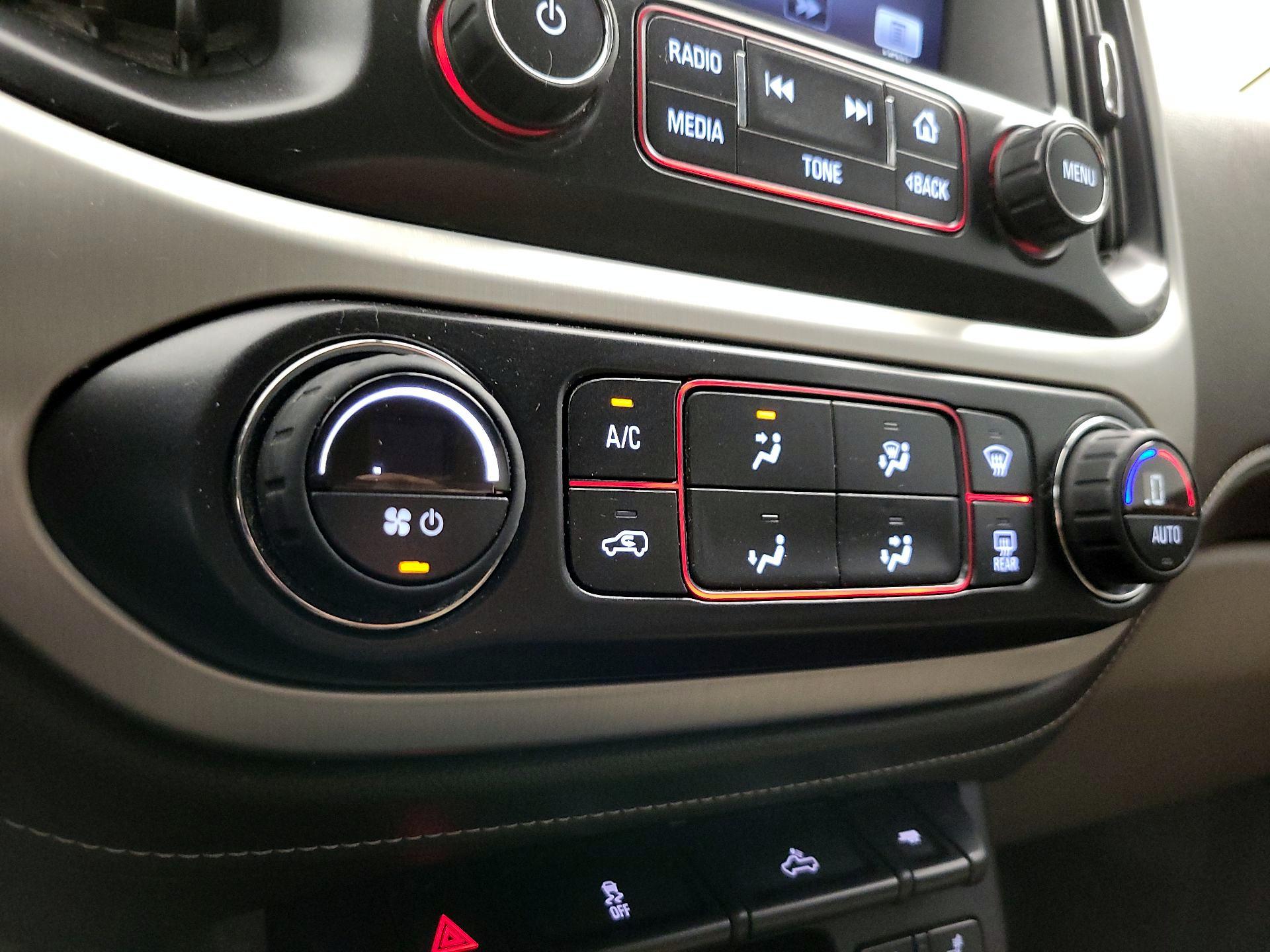 Thumbnail: 2015 GMC Canyon - 17