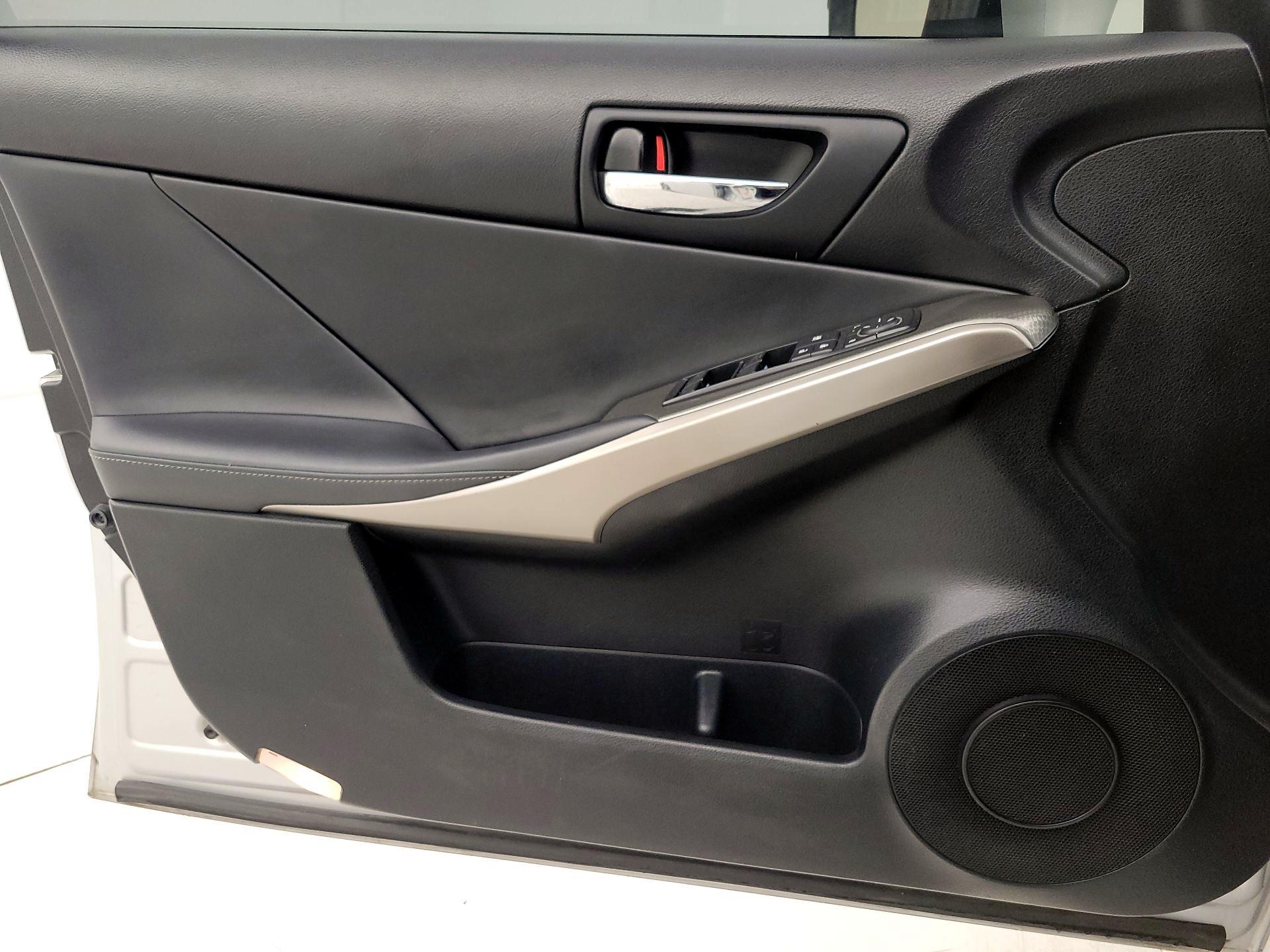 Thumbnail: 2015 Lexus IS - 12