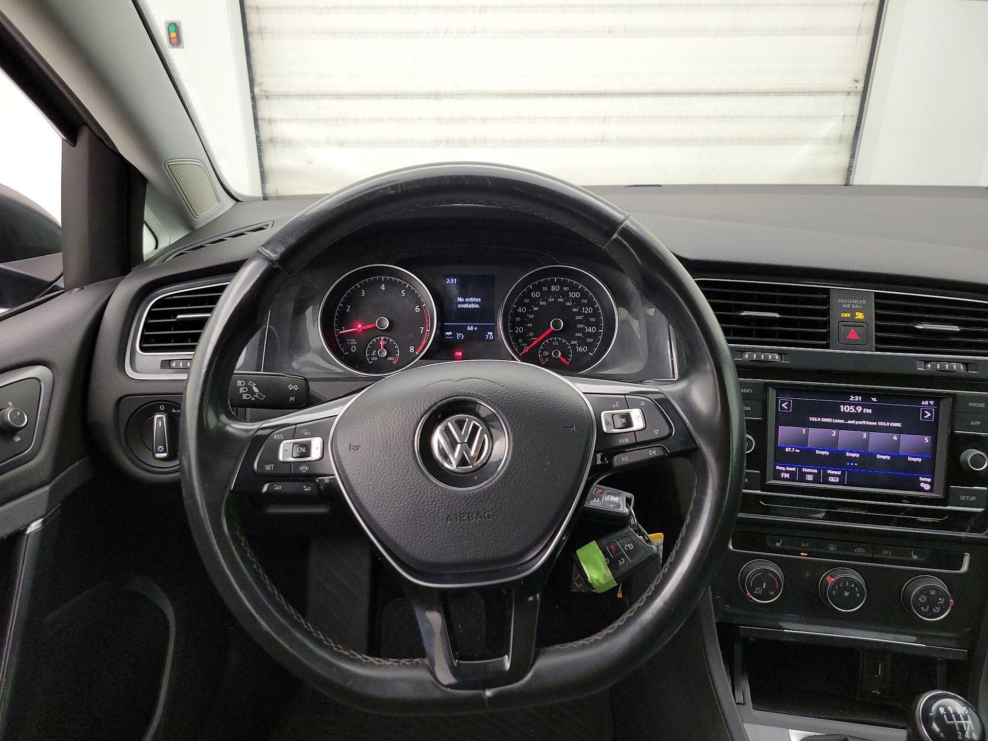 Thumbnail: 2019 Volkswagen Golf - 10