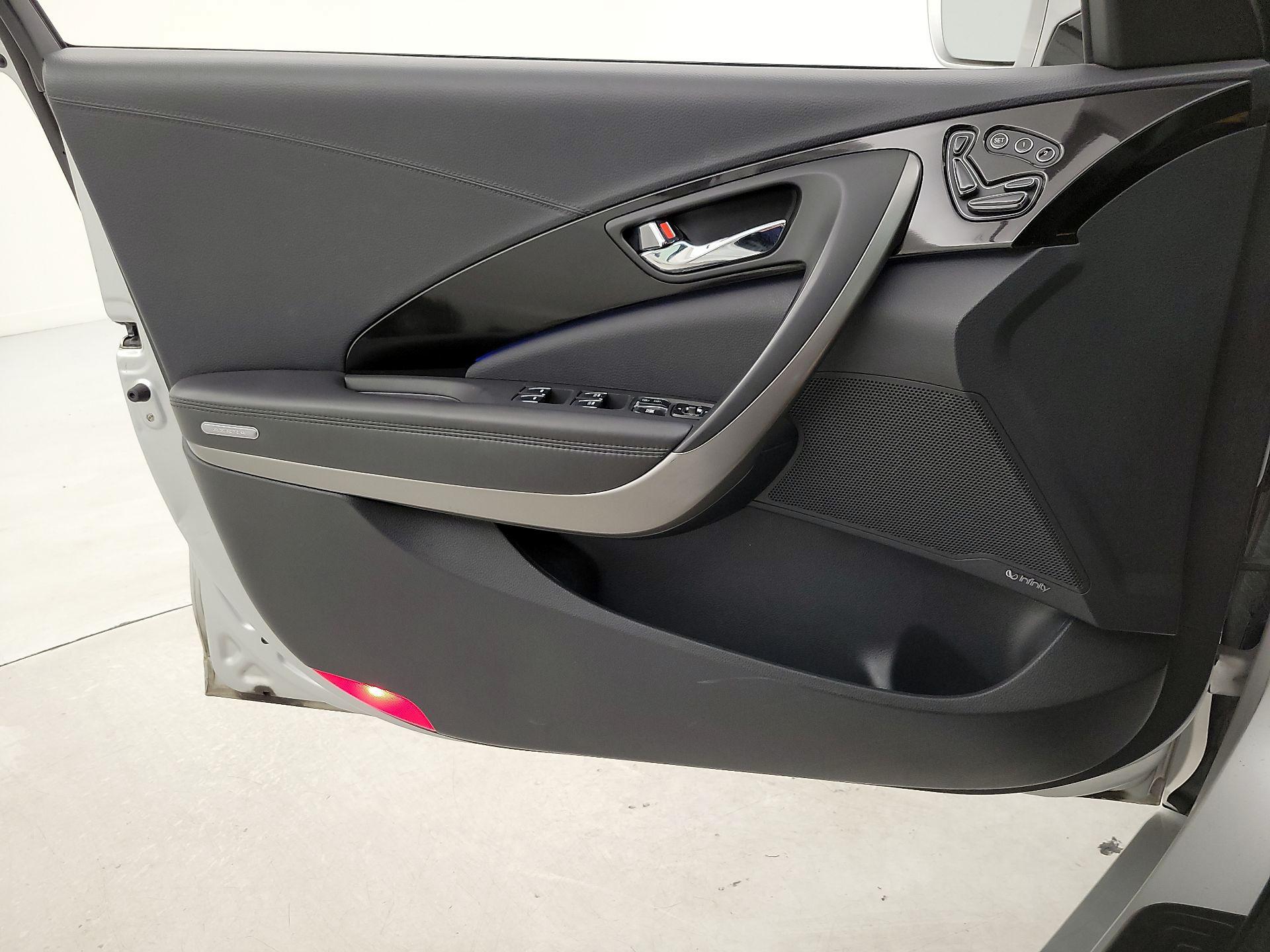Thumbnail: 2017 Hyundai Azera - 12