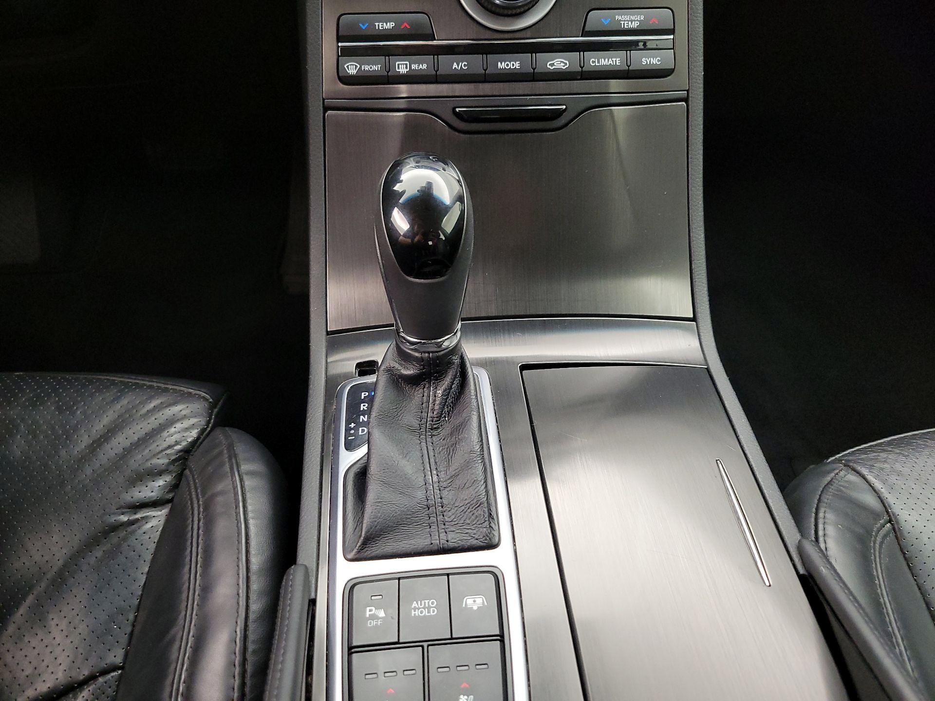 Thumbnail: 2017 Hyundai Azera - 18