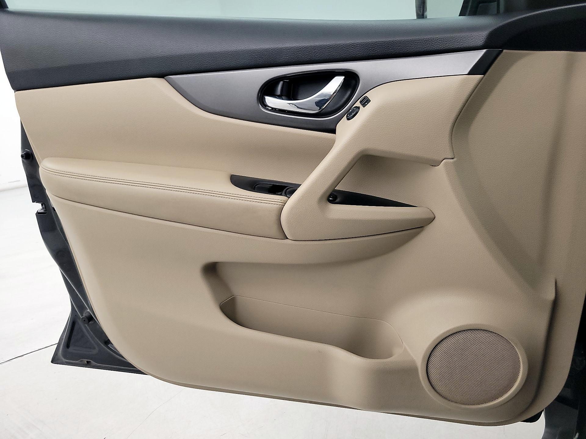 Thumbnail: 2016 Nissan Rogue - 12