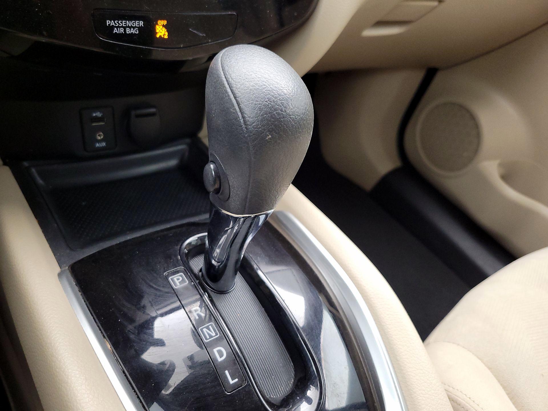 Thumbnail: 2016 Nissan Rogue - 17