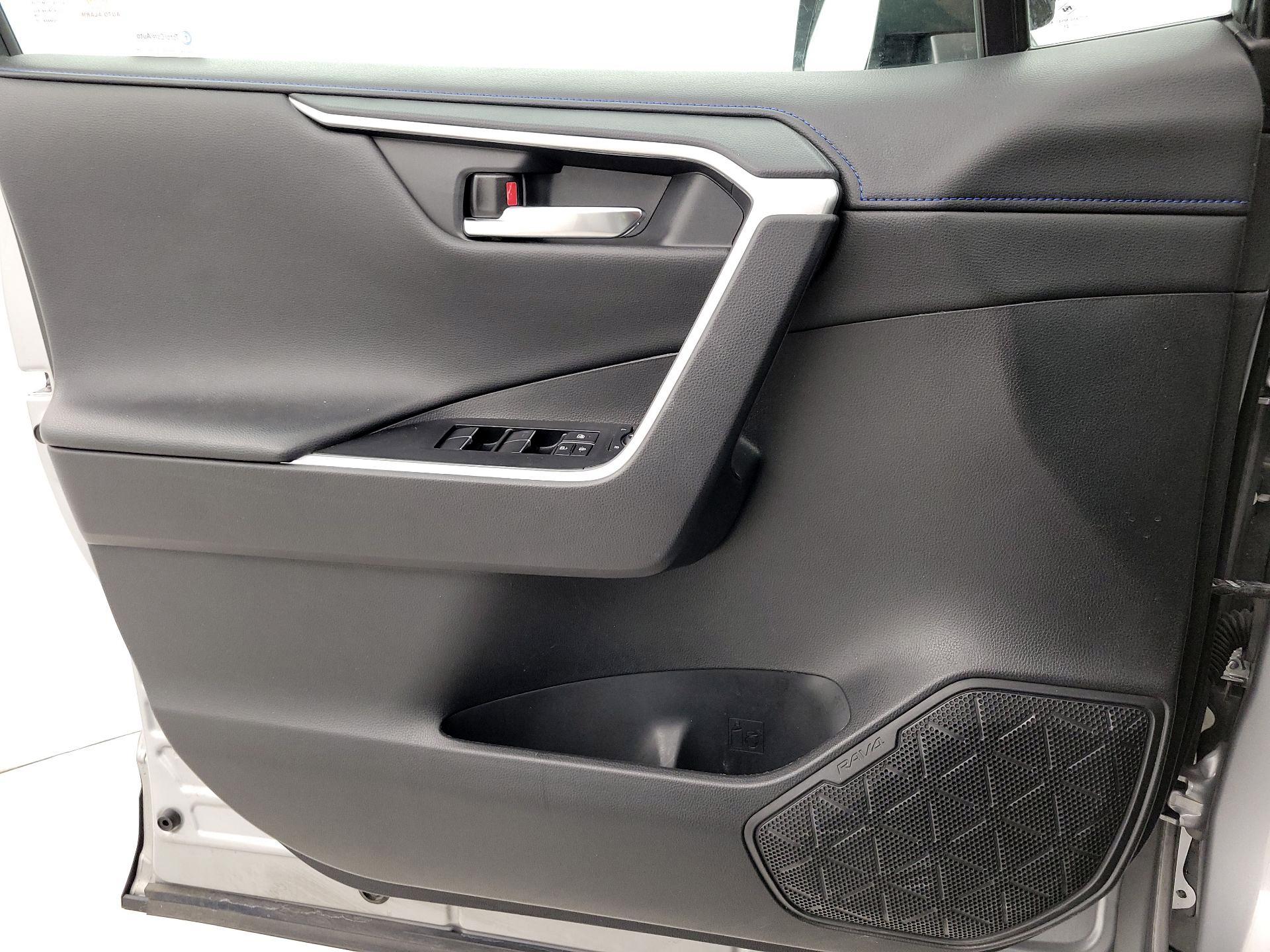 Thumbnail: 2021 Toyota RAV4 - 12