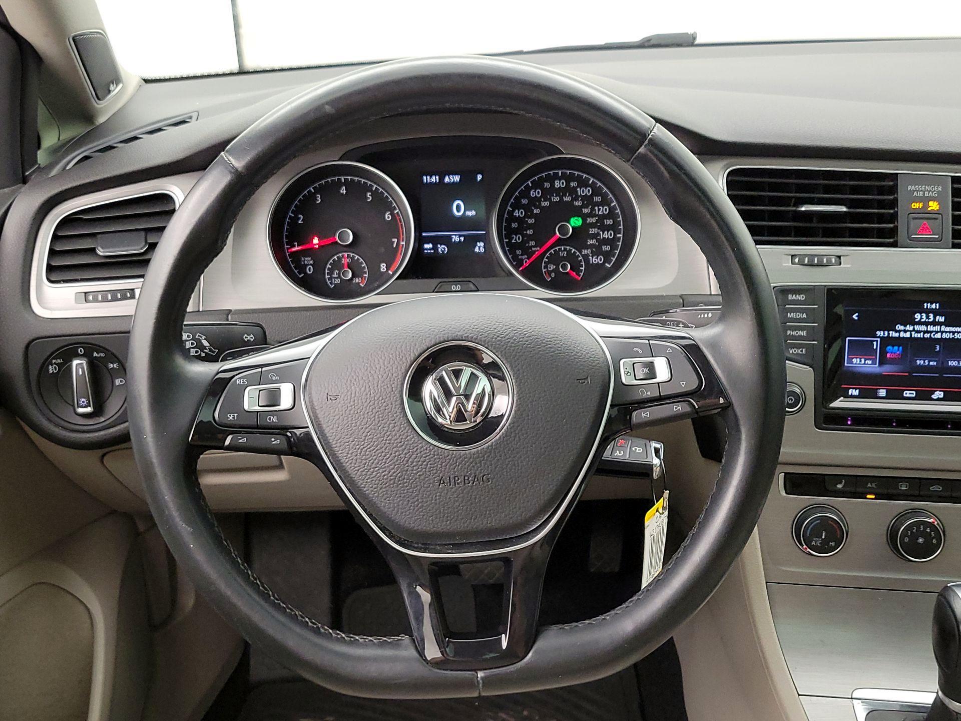 Thumbnail: 2015 Volkswagen Golf - 10