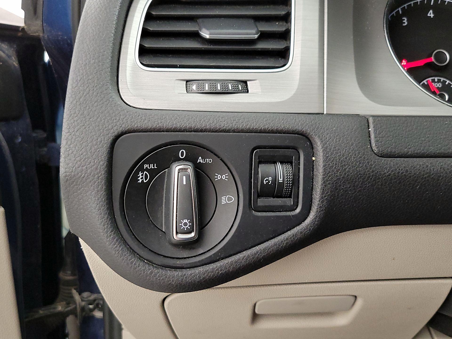 Thumbnail: 2015 Volkswagen Golf - 13