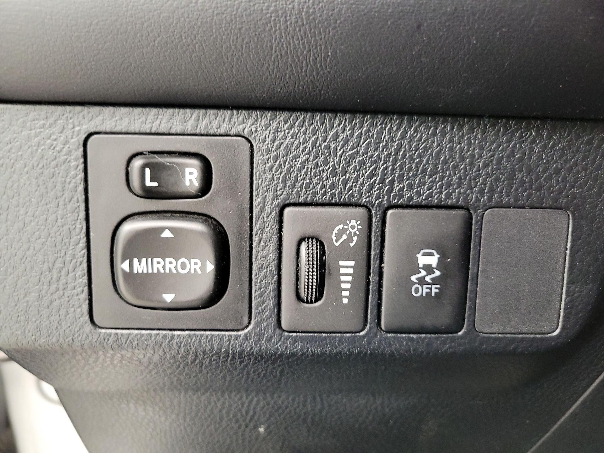 Thumbnail: 2013 Toyota RAV4 - 13