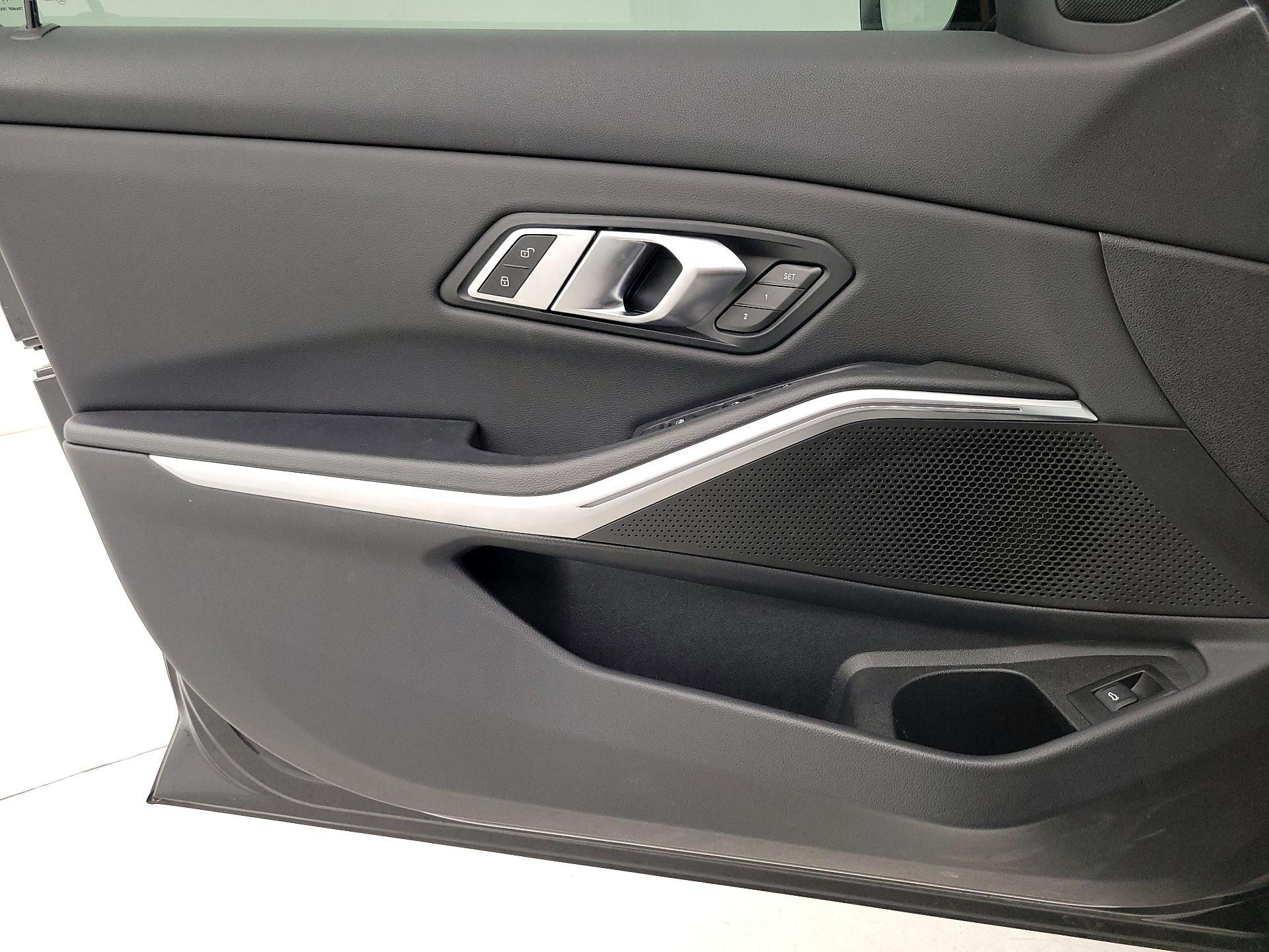 Thumbnail: 2022 BMW 3 Series - 12
