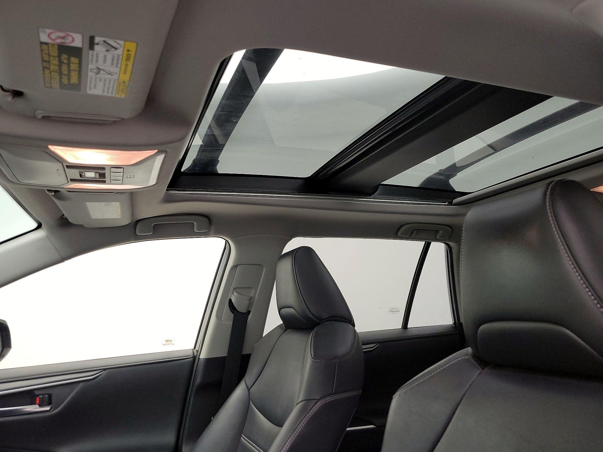 Thumbnail: 2019 Toyota RAV4 - 20
