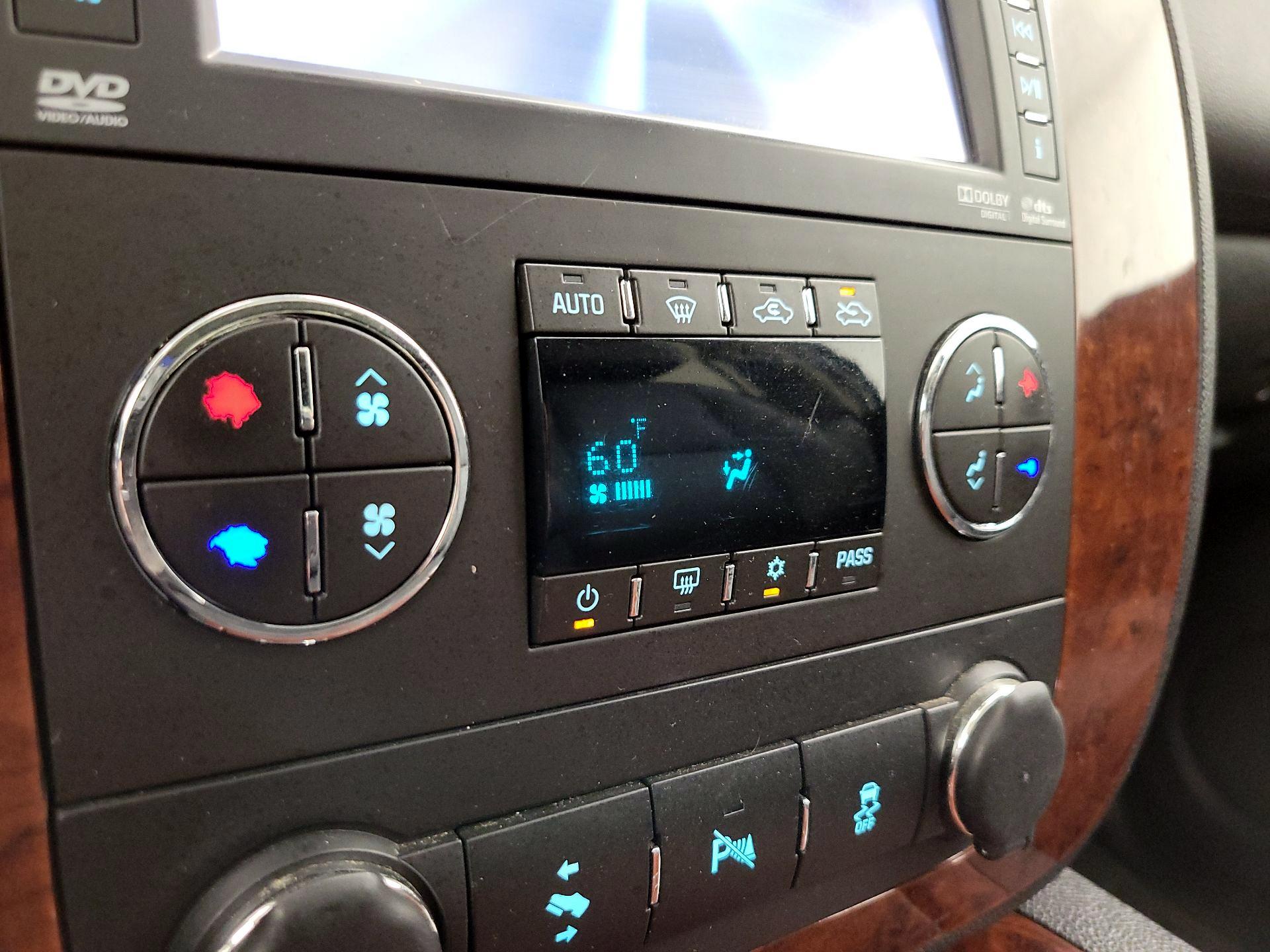 Thumbnail: 2013 Chevrolet Avalanche 1500 - 17