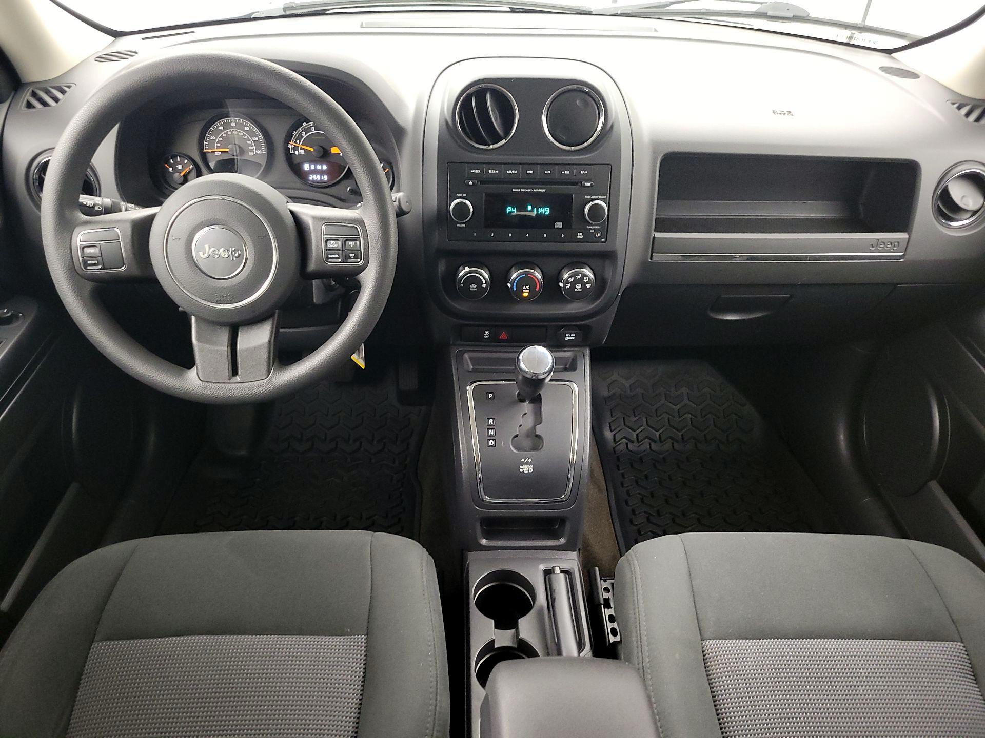 Thumbnail: 2015 Jeep Patriot - 9