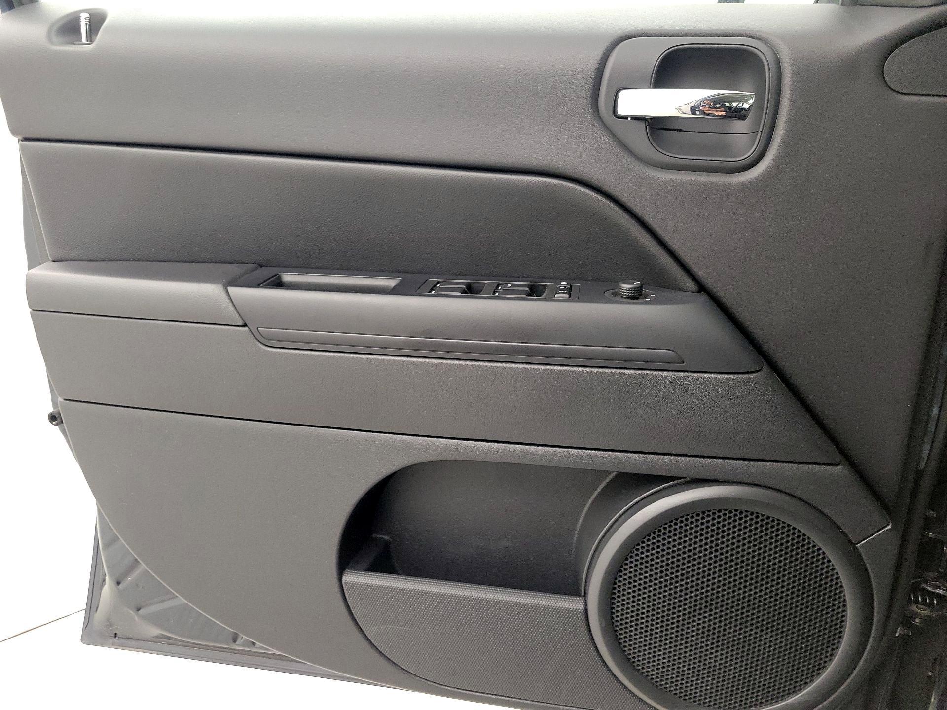 Thumbnail: 2015 Jeep Patriot - 12