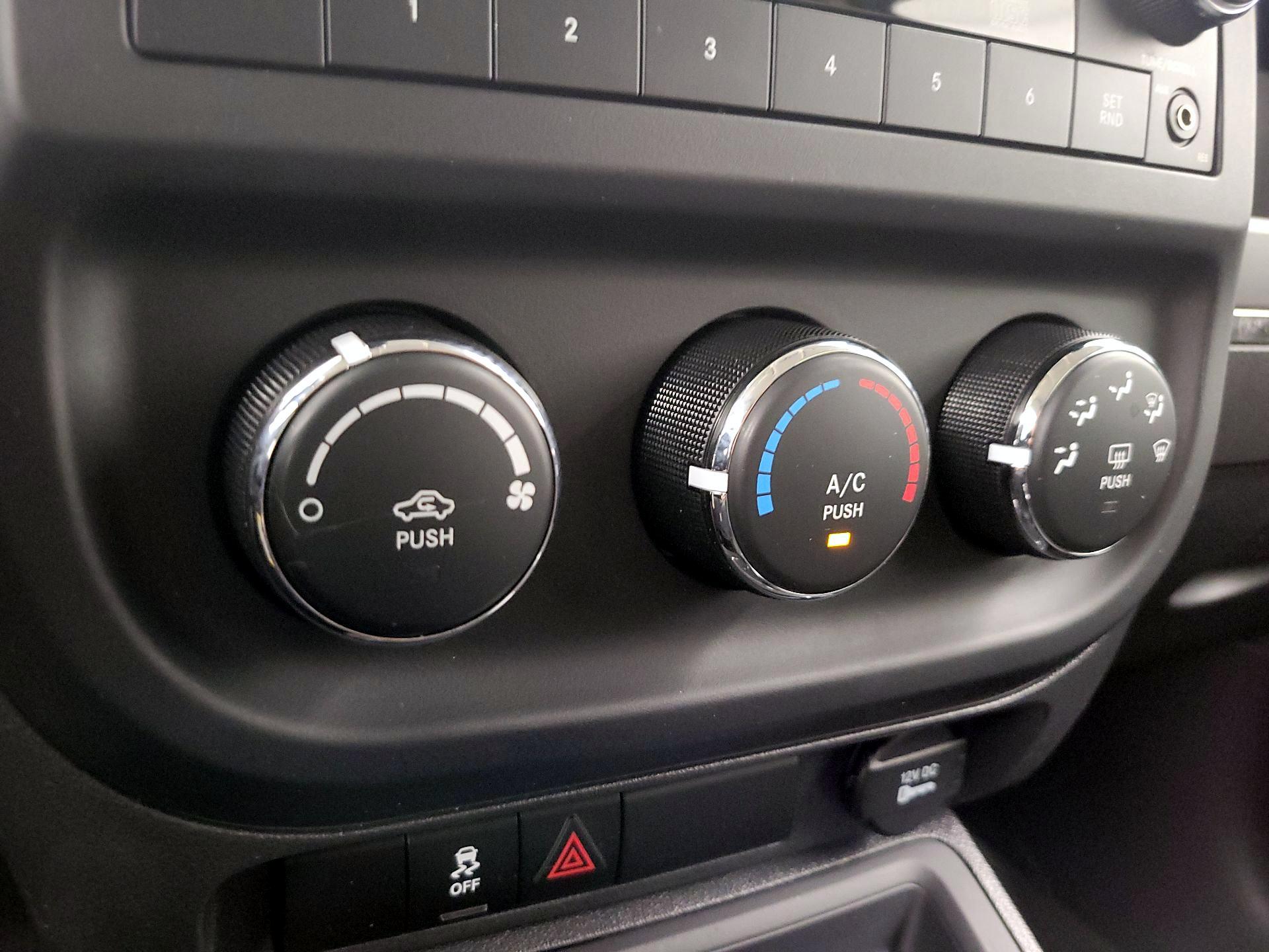 Thumbnail: 2015 Jeep Patriot - 14