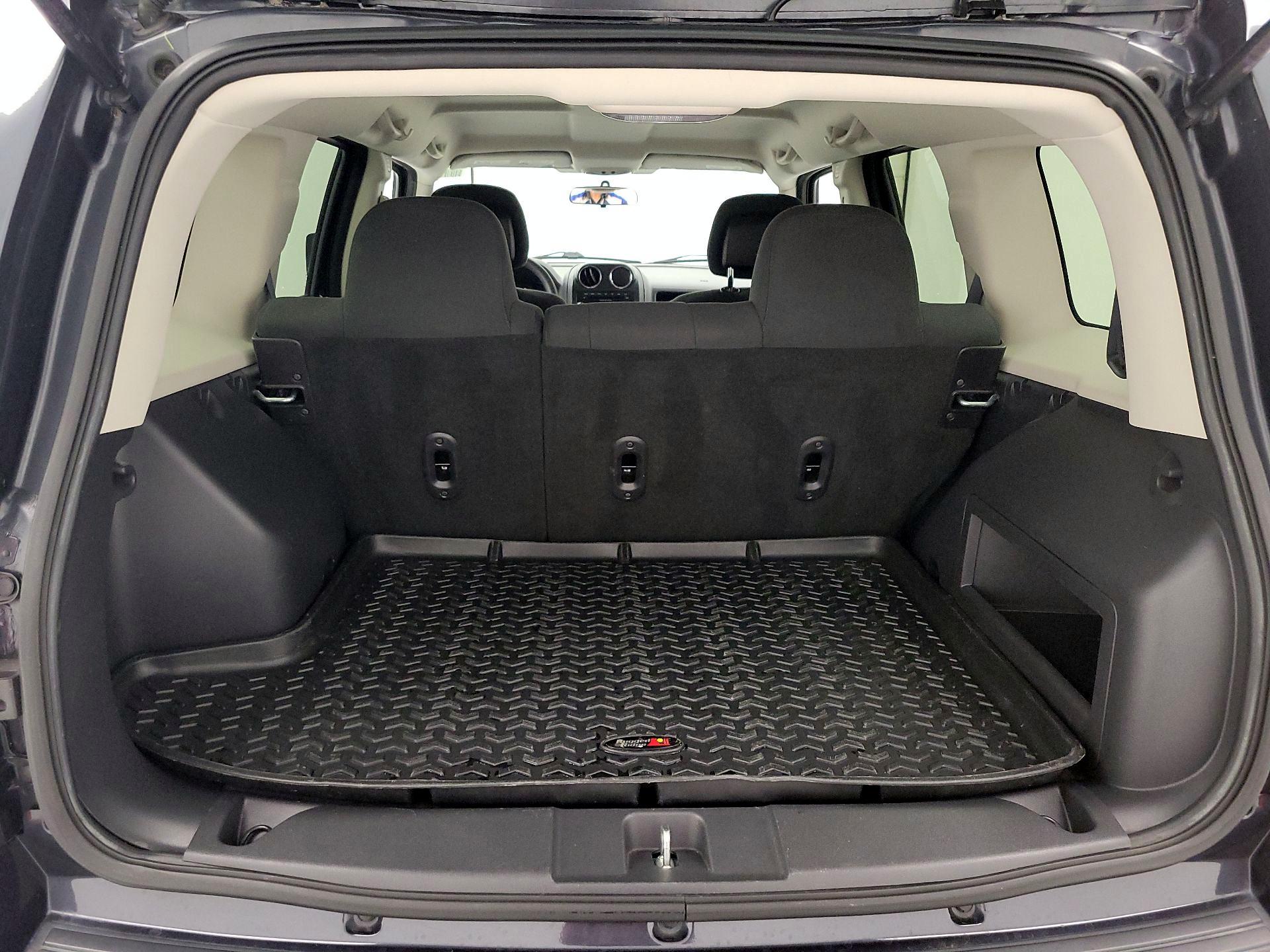 Thumbnail: 2015 Jeep Patriot - 18