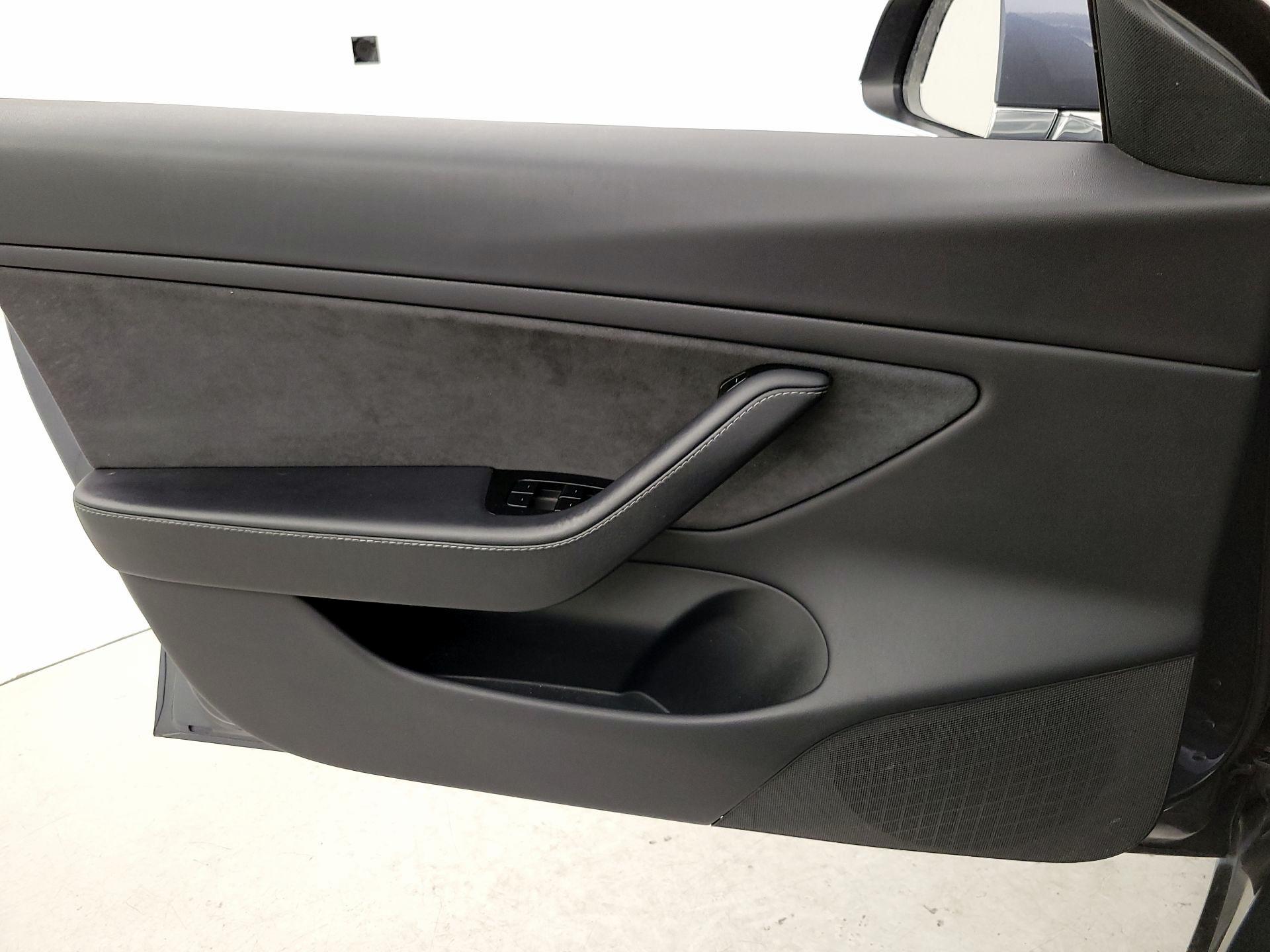 Thumbnail: 2020 Tesla Model 3 - 12