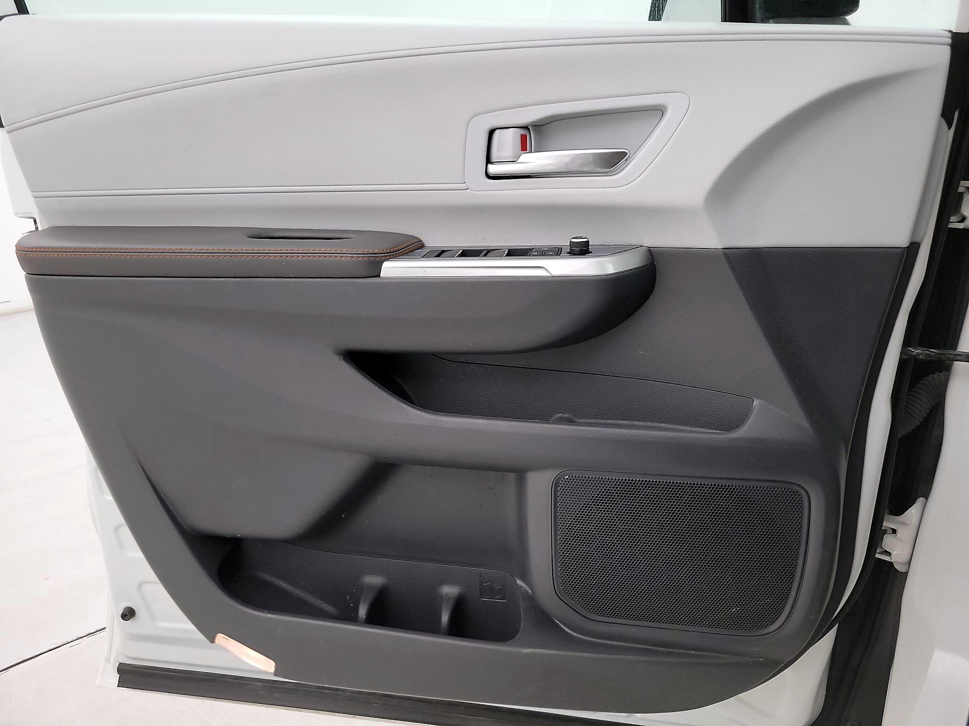 Thumbnail: 2023 Toyota Sienna - 12