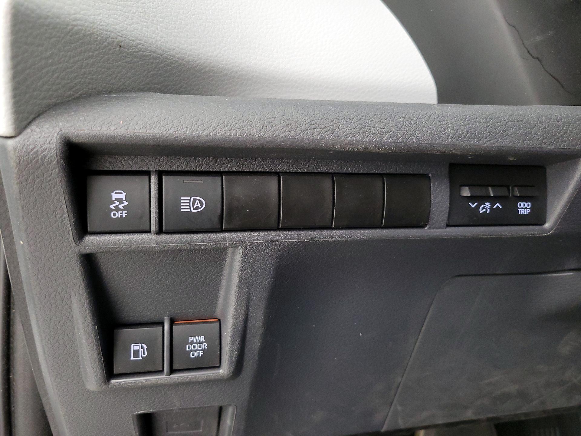Thumbnail: 2023 Toyota Sienna - 13