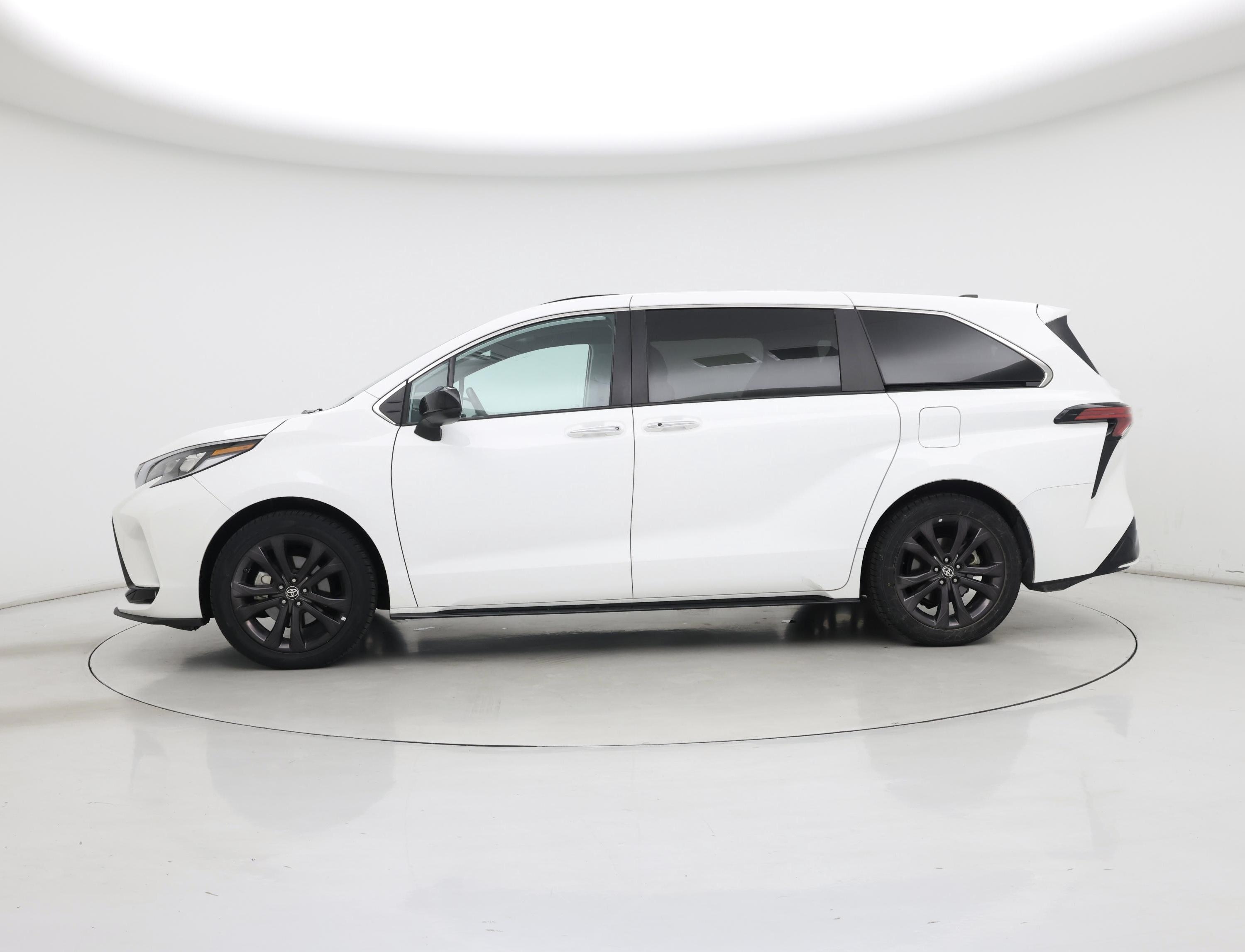 Thumbnail: 2023 Toyota Sienna - 3