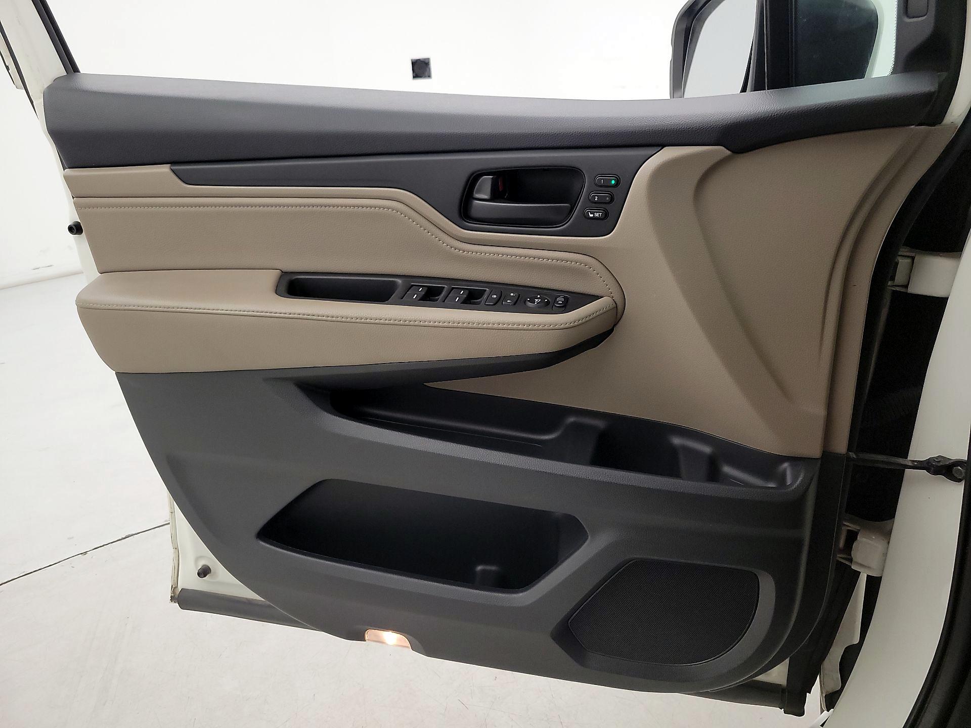 Thumbnail: 2018 Honda Odyssey - 12