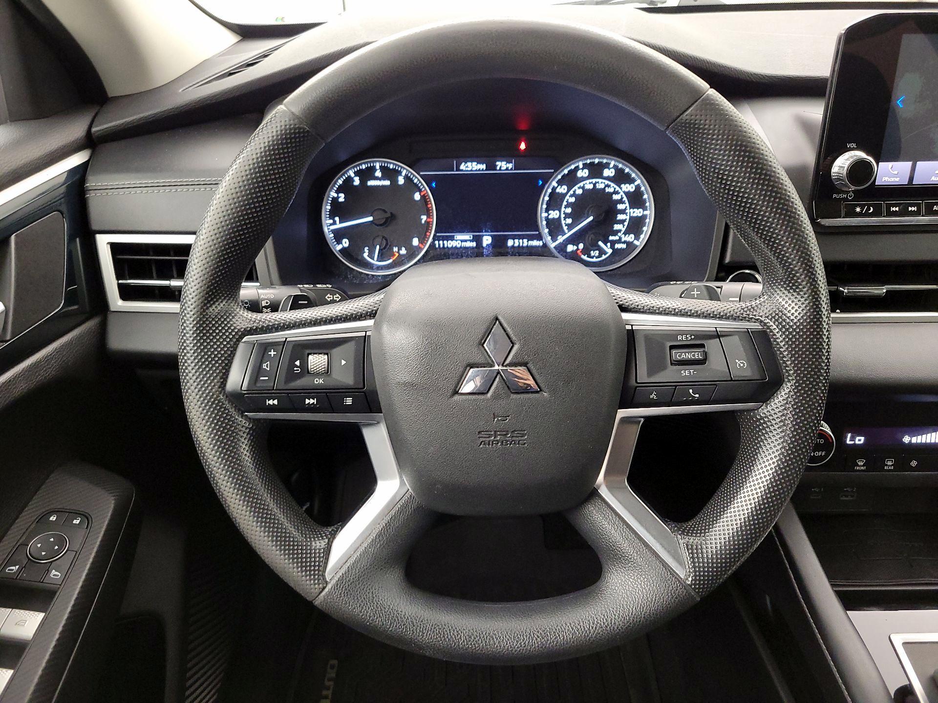 Thumbnail: 2022 Mitsubishi Outlander - 10