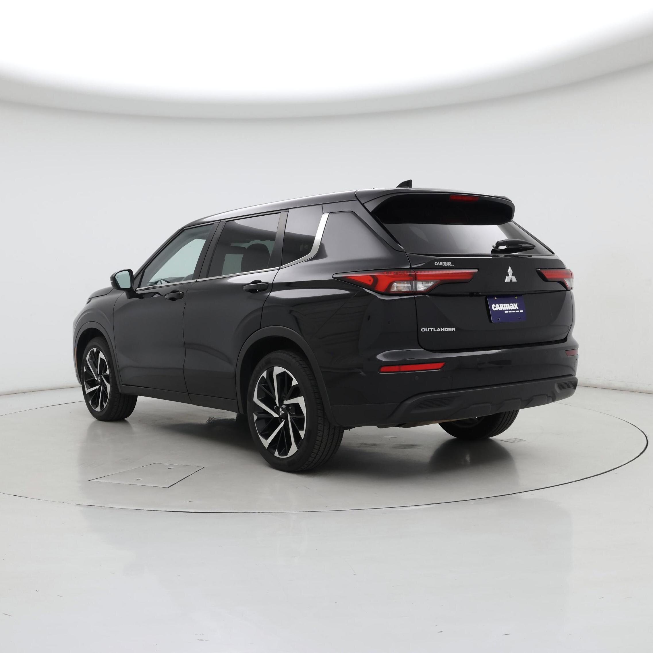 Thumbnail: 2022 Mitsubishi Outlander - 2