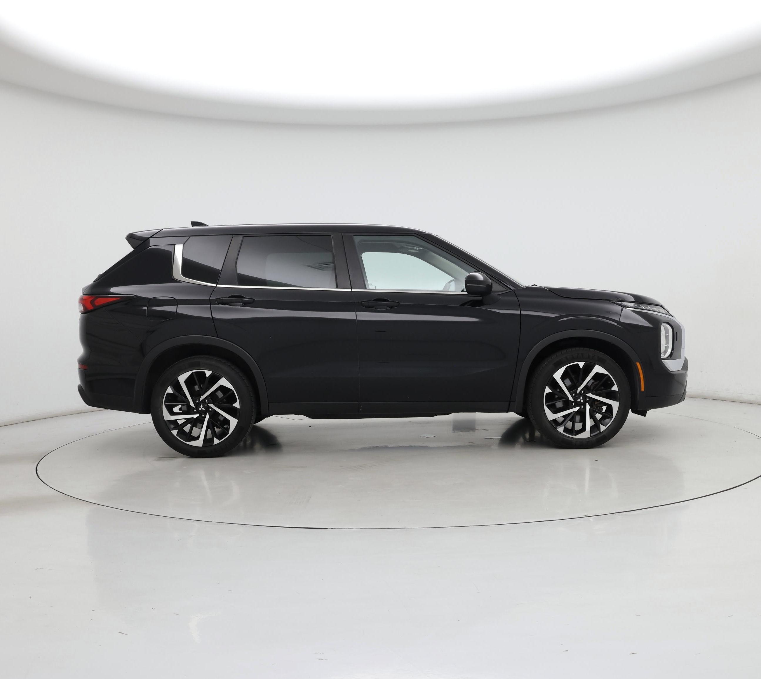Thumbnail: 2022 Mitsubishi Outlander - 7